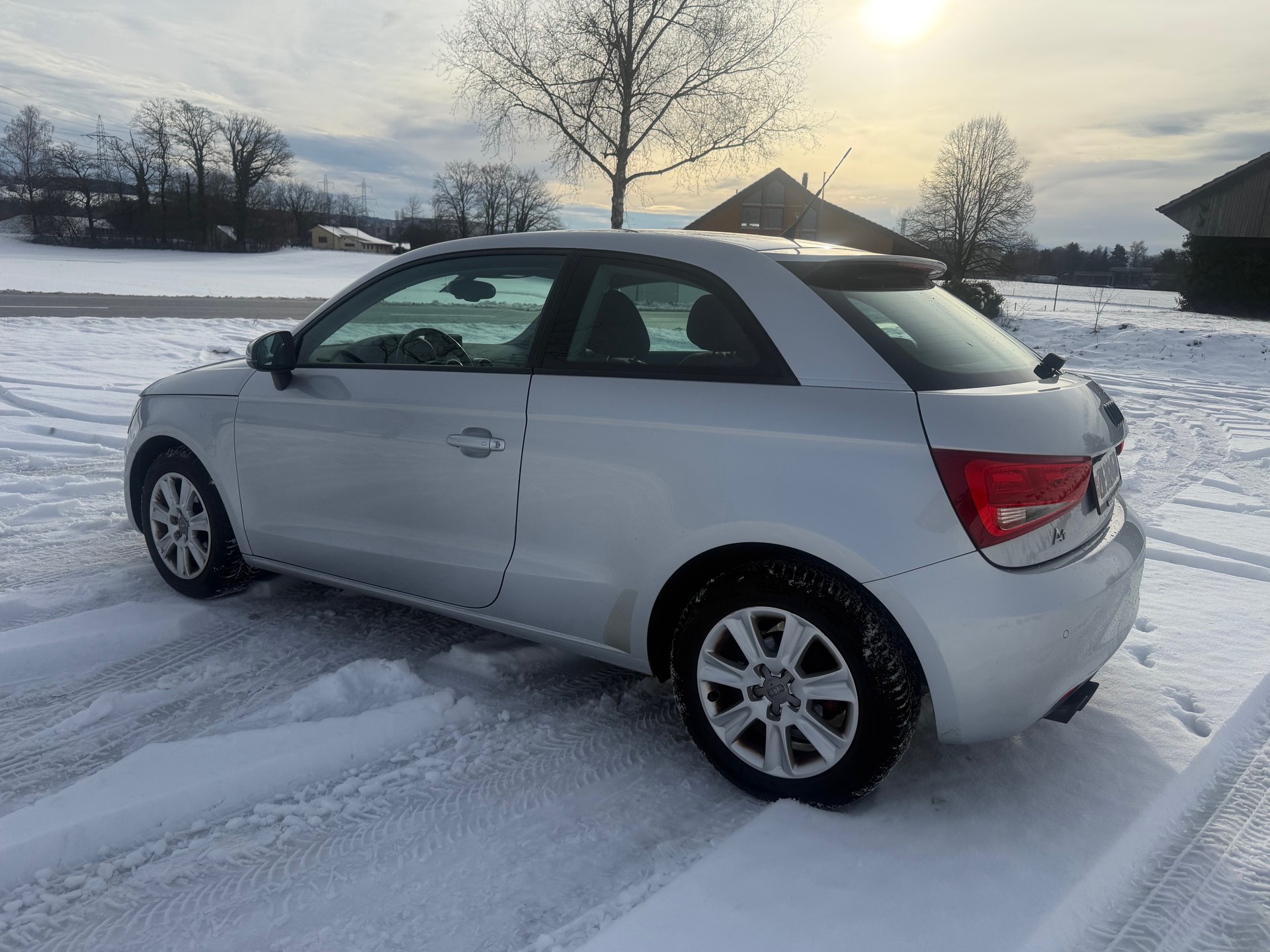 AUDI A1 1.4 TFSI Attraction S-tronic-image-2