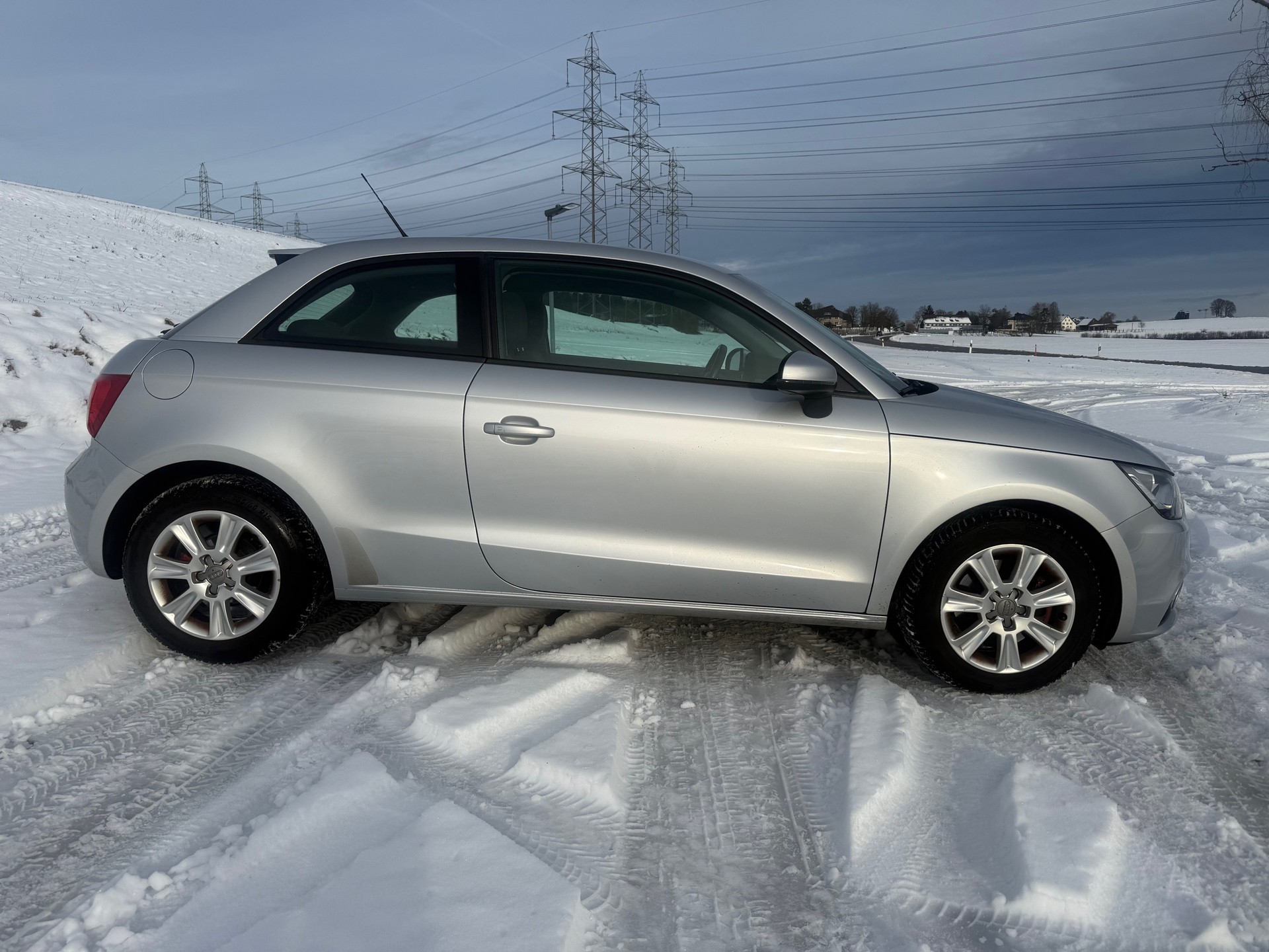 AUDI A1 1.4 TFSI Attraction S-tronic-image-4
