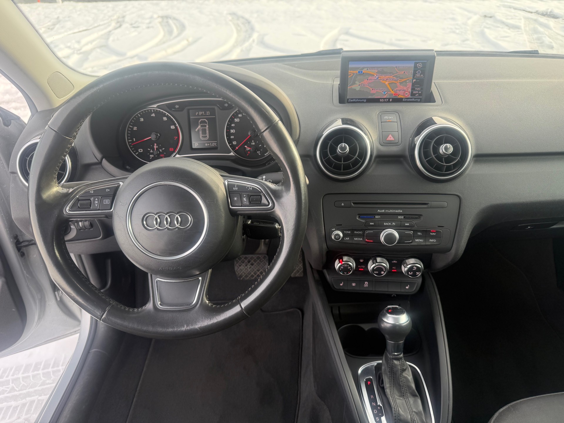 AUDI A1 1.4 TFSI Attraction S-tronic-image-11