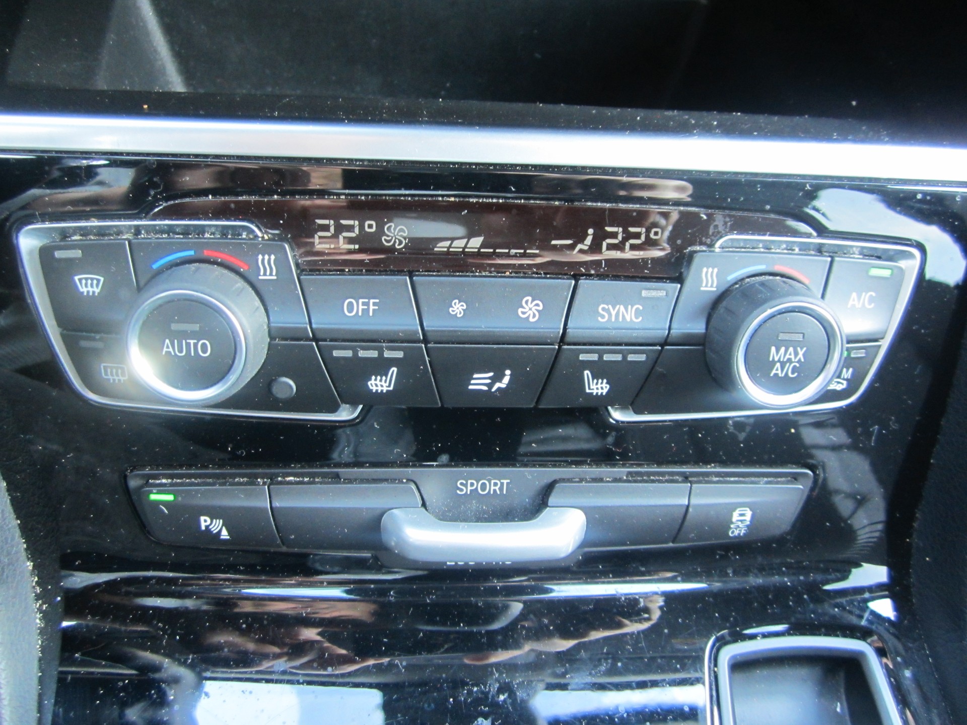 BMW 218d xDrive Gran Tourer Steptronic-image-5
