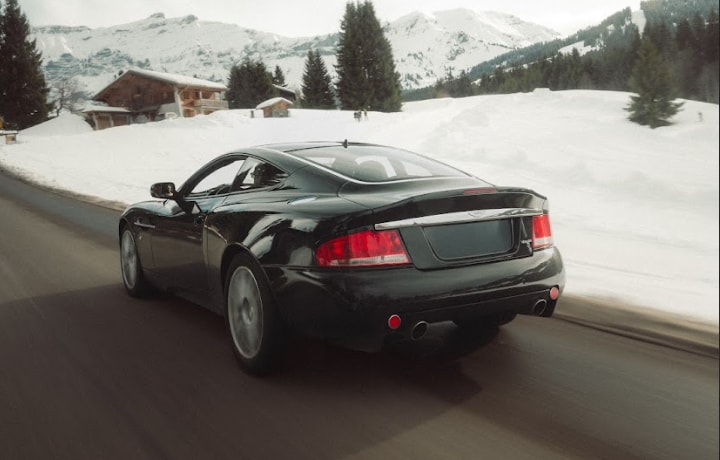 ASTON MARTIN Vanquish V12 S 5.9-48-image-4