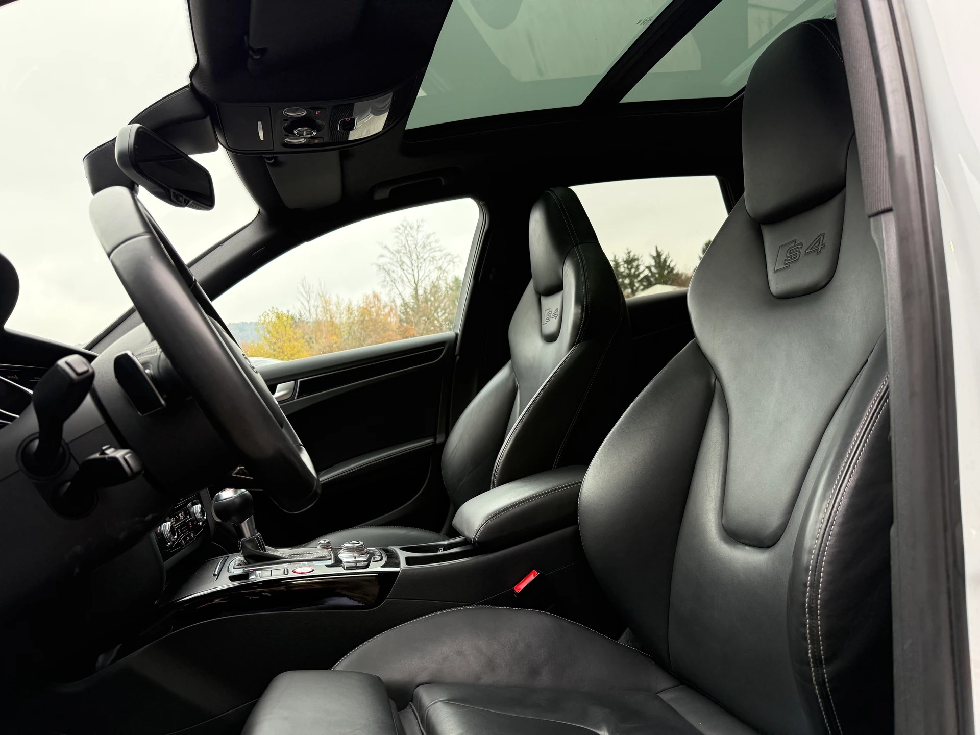AUDI S4 Avant 3.0 TFSI quattro S-tronic-image-12