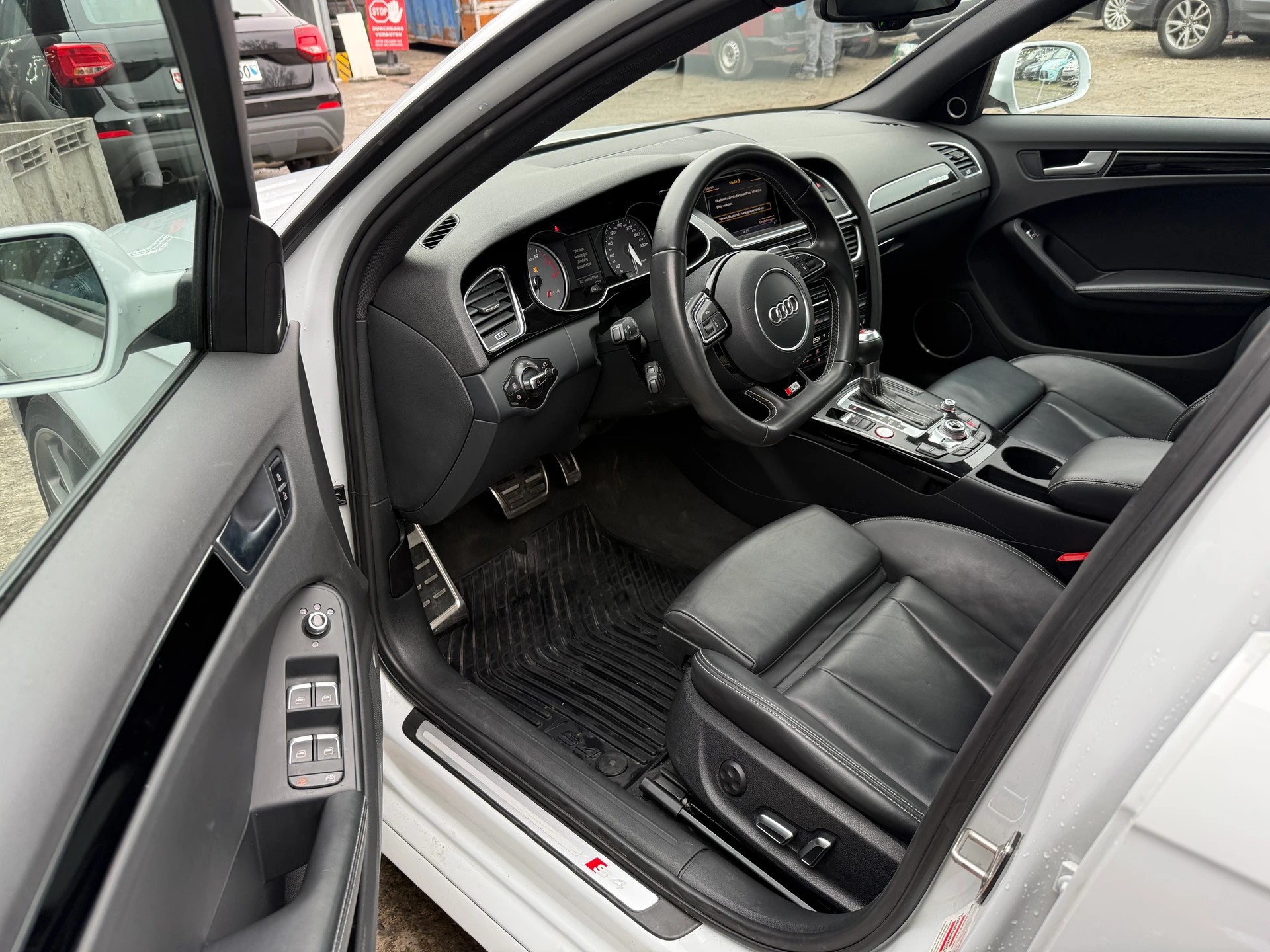 AUDI S4 Avant 3.0 TFSI quattro S-tronic-image-11