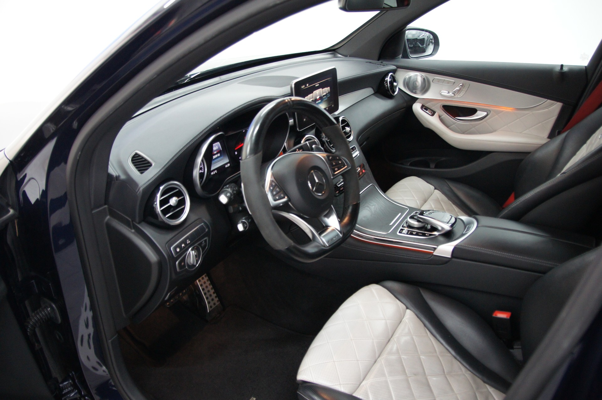 MERCEDES-BENZ GLC 43 AMG 4Matic 9G-Tronic-image-8