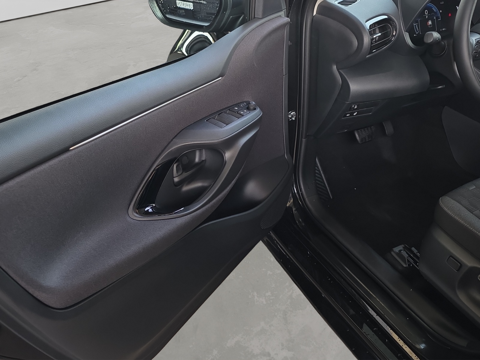 TOYOTA Yaris 1.5 VVT-i HSD Trend-image-10
