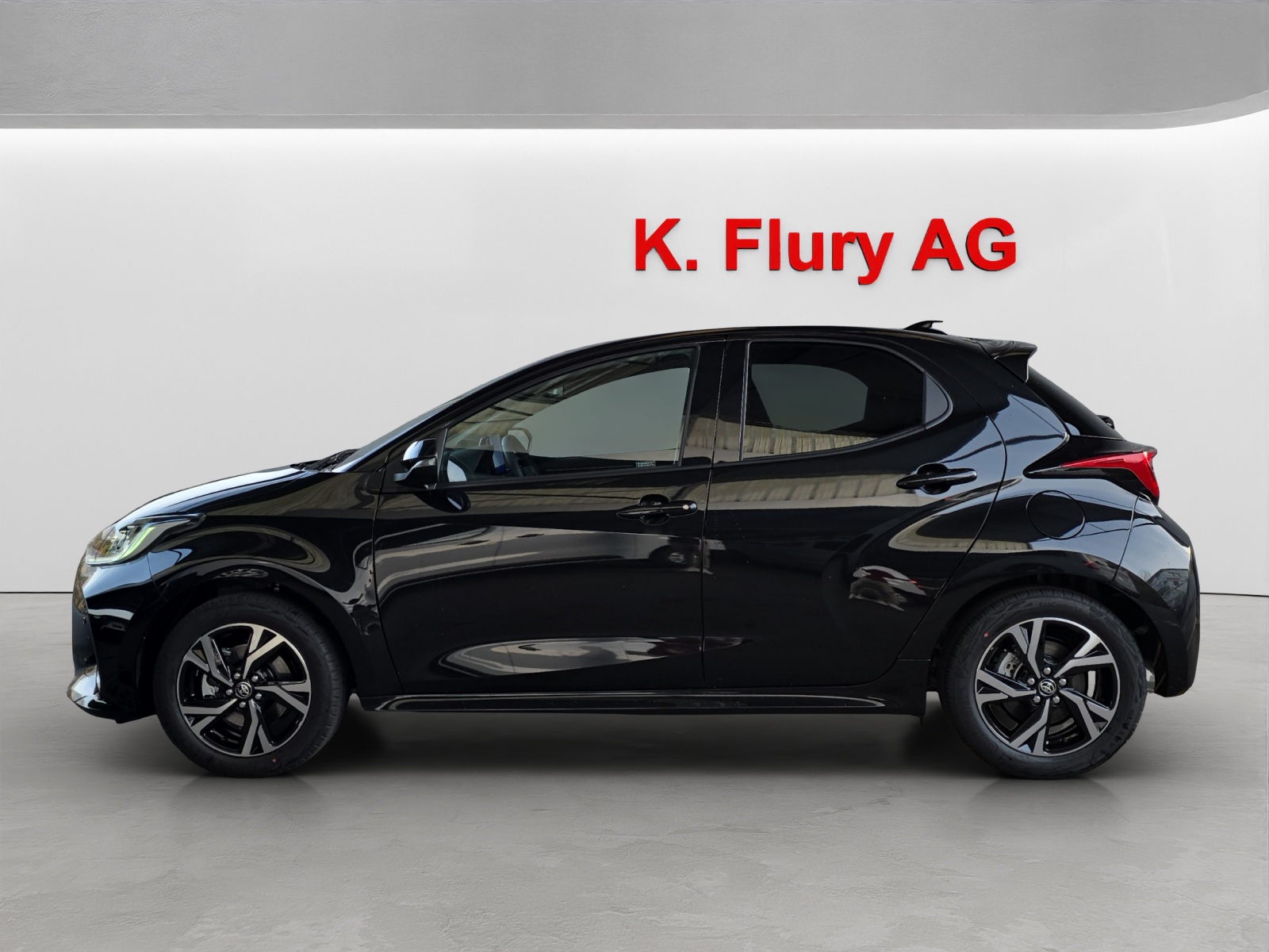 TOYOTA Yaris 1.5 VVT-i HSD Trend-image-1