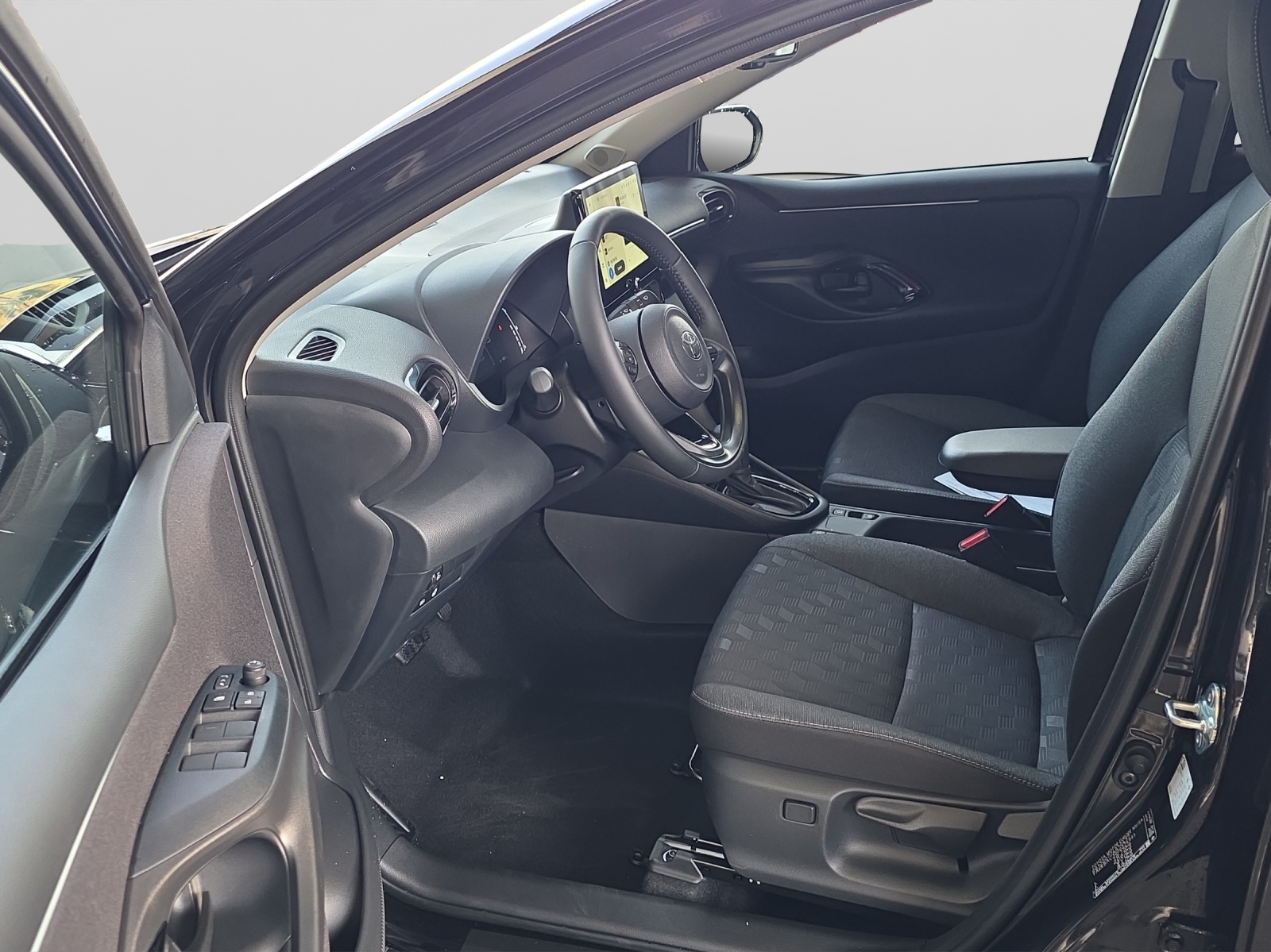TOYOTA Yaris 1.5 VVT-i HSD Trend-image-8