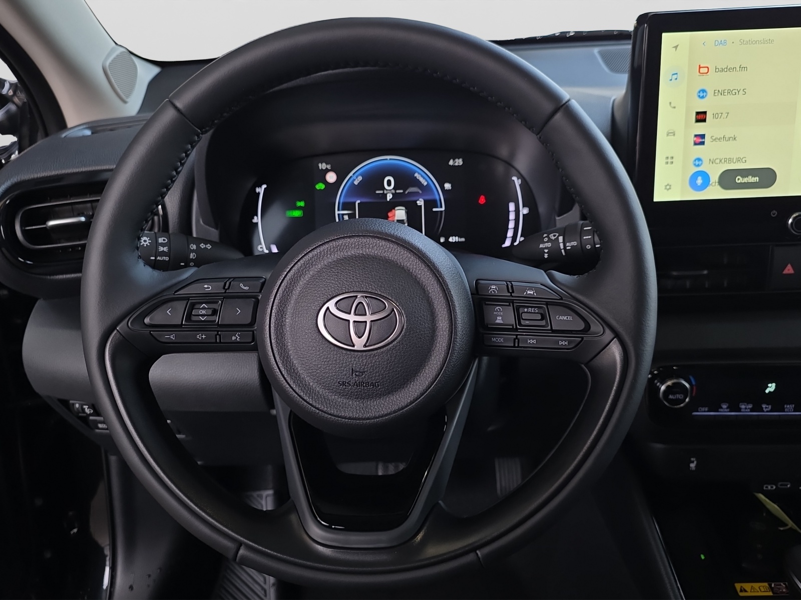 TOYOTA Yaris 1.5 VVT-i HSD Trend-image-9
