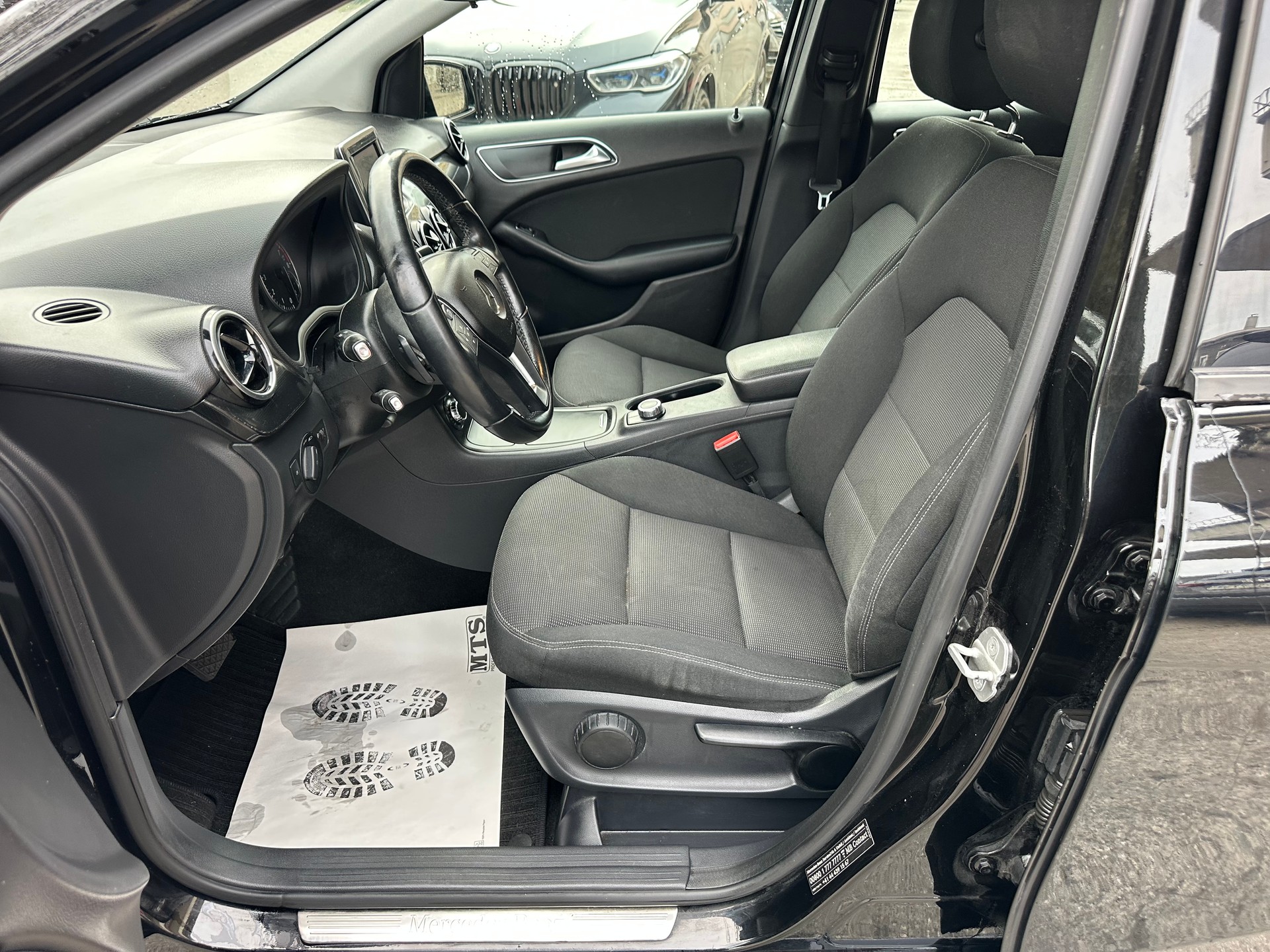 MERCEDES-BENZ B 180EC-image-10