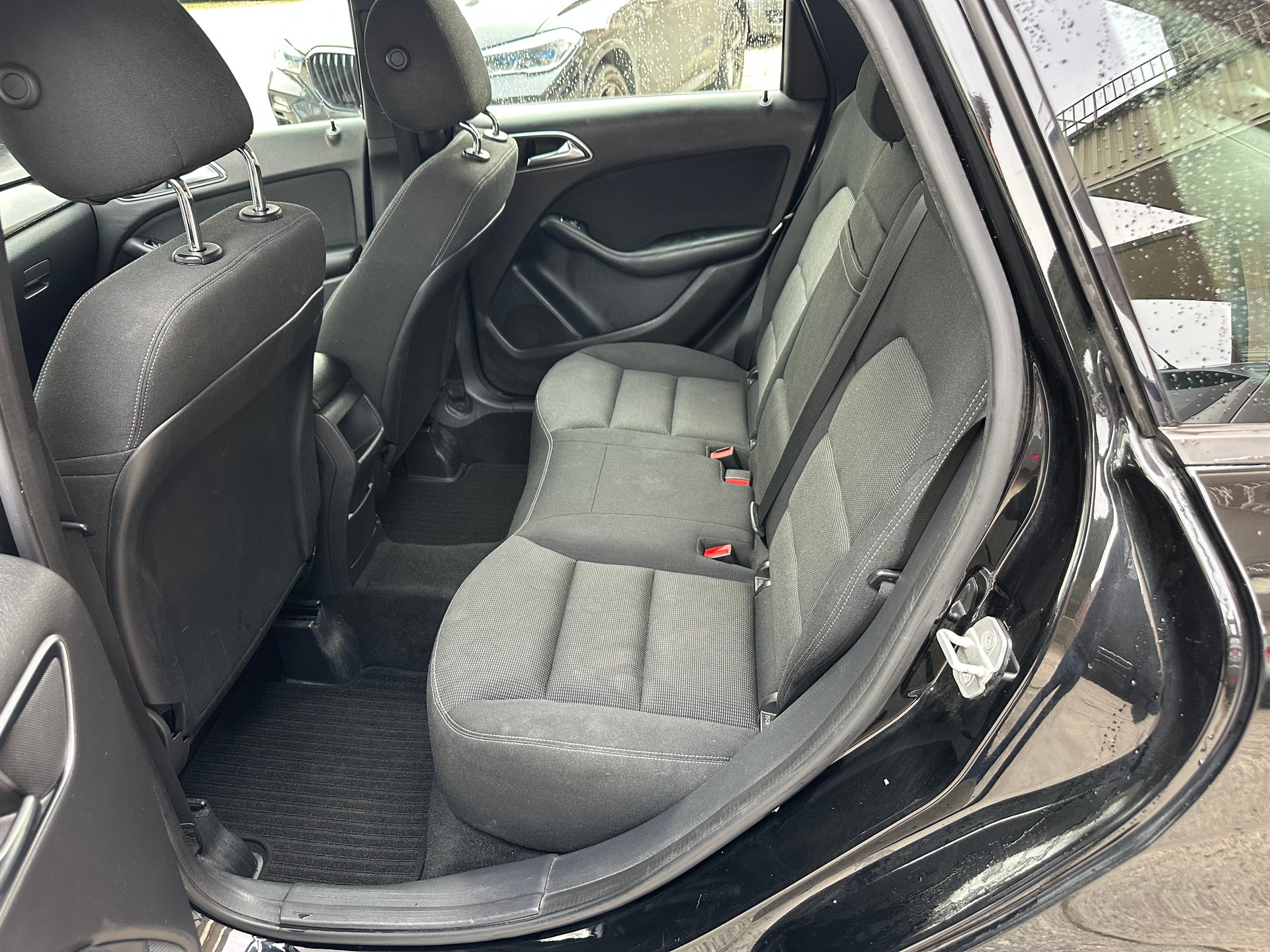 MERCEDES-BENZ B 180EC-image-8