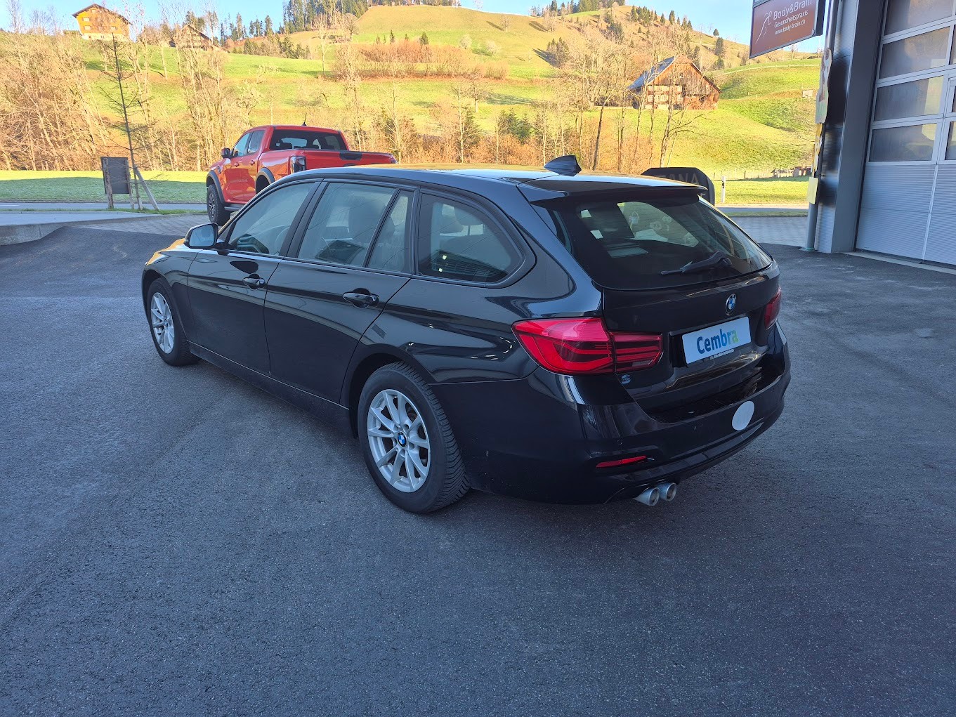 BMW 320d xDrive Touring Steptronic-image-2