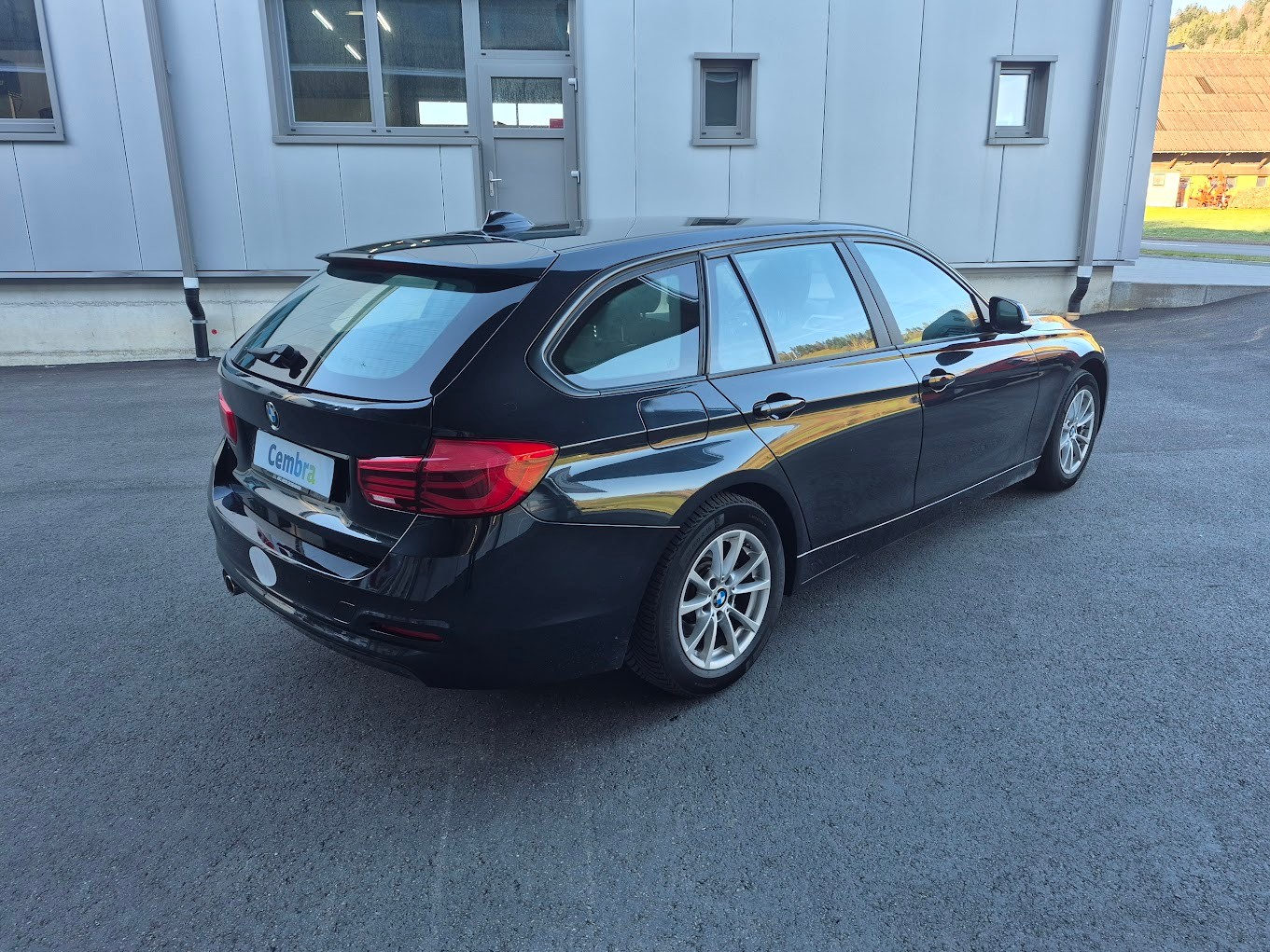 BMW 320d xDrive Touring Steptronic-image-4