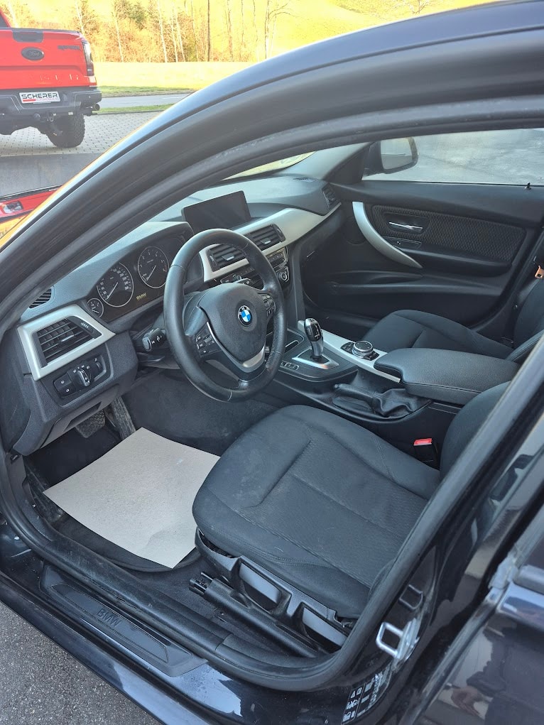 BMW 320d xDrive Touring Steptronic-image-9