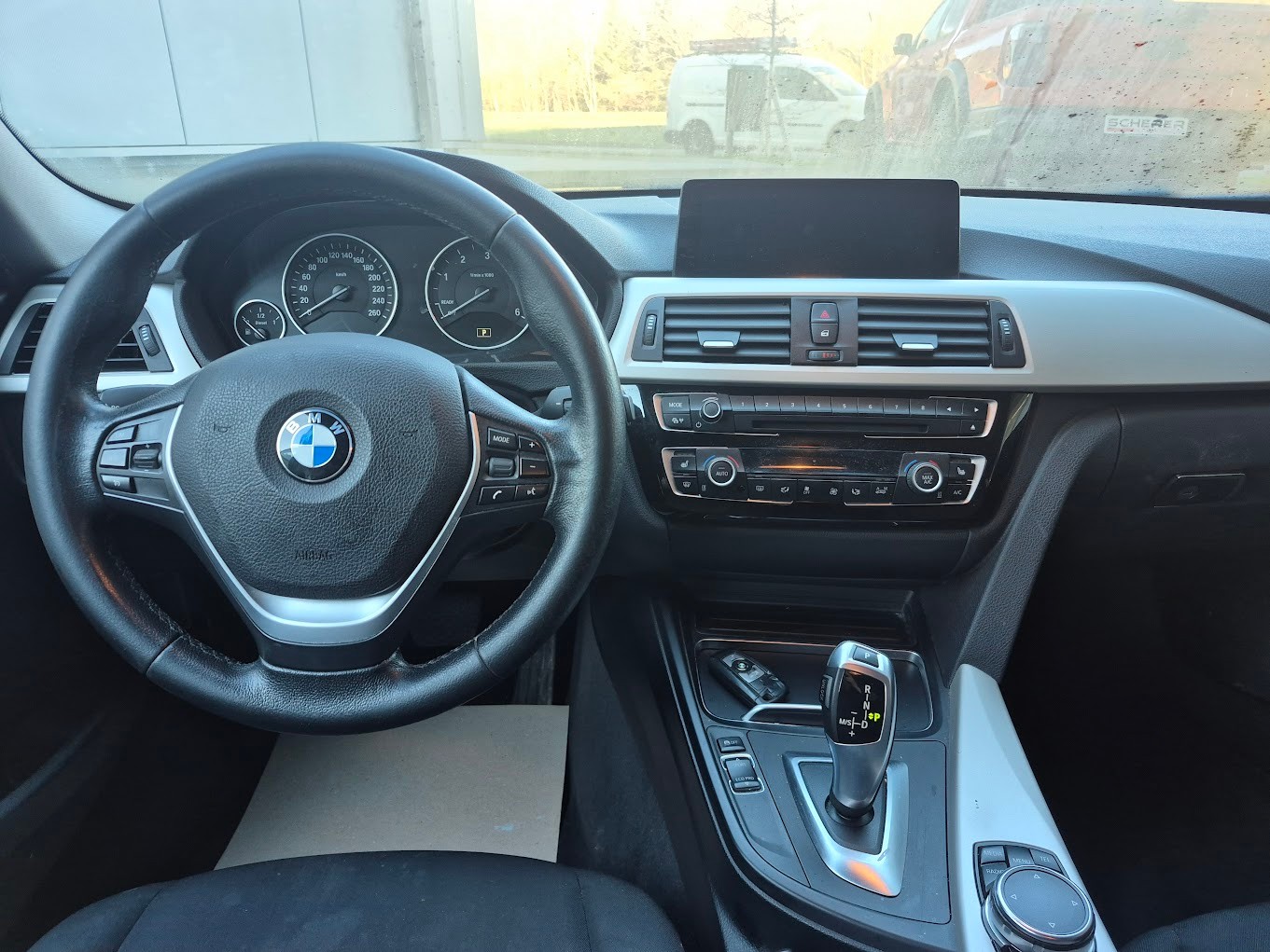 BMW 320d xDrive Touring Steptronic-image-11