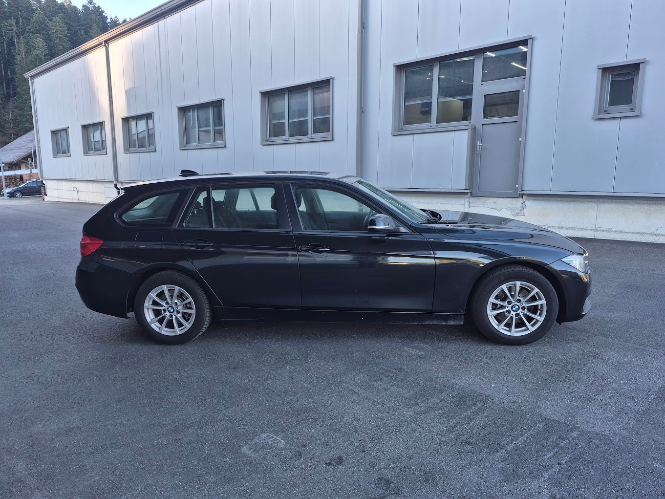 BMW 320d xDrive Touring Steptronic-image-5