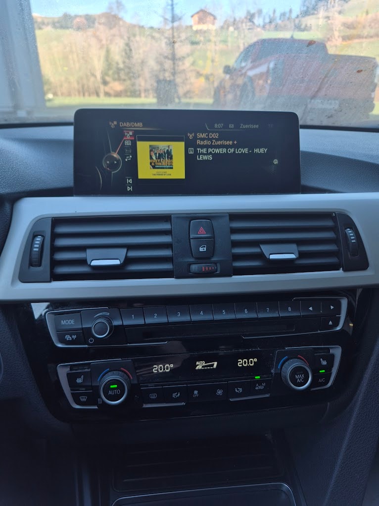 BMW 320d xDrive Touring Steptronic-image-12