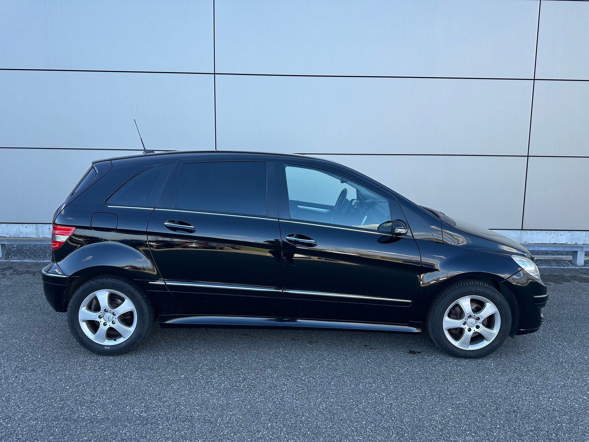 MERCEDES-BENZ B 180 CDI-image-2