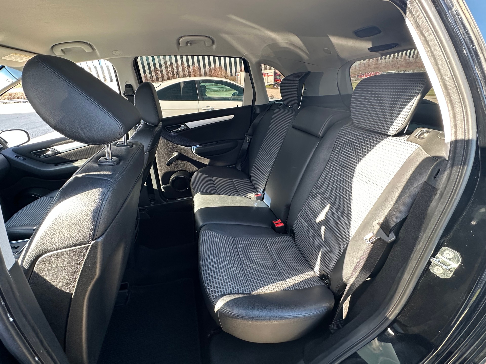 MERCEDES-BENZ B 180 CDI-image-7