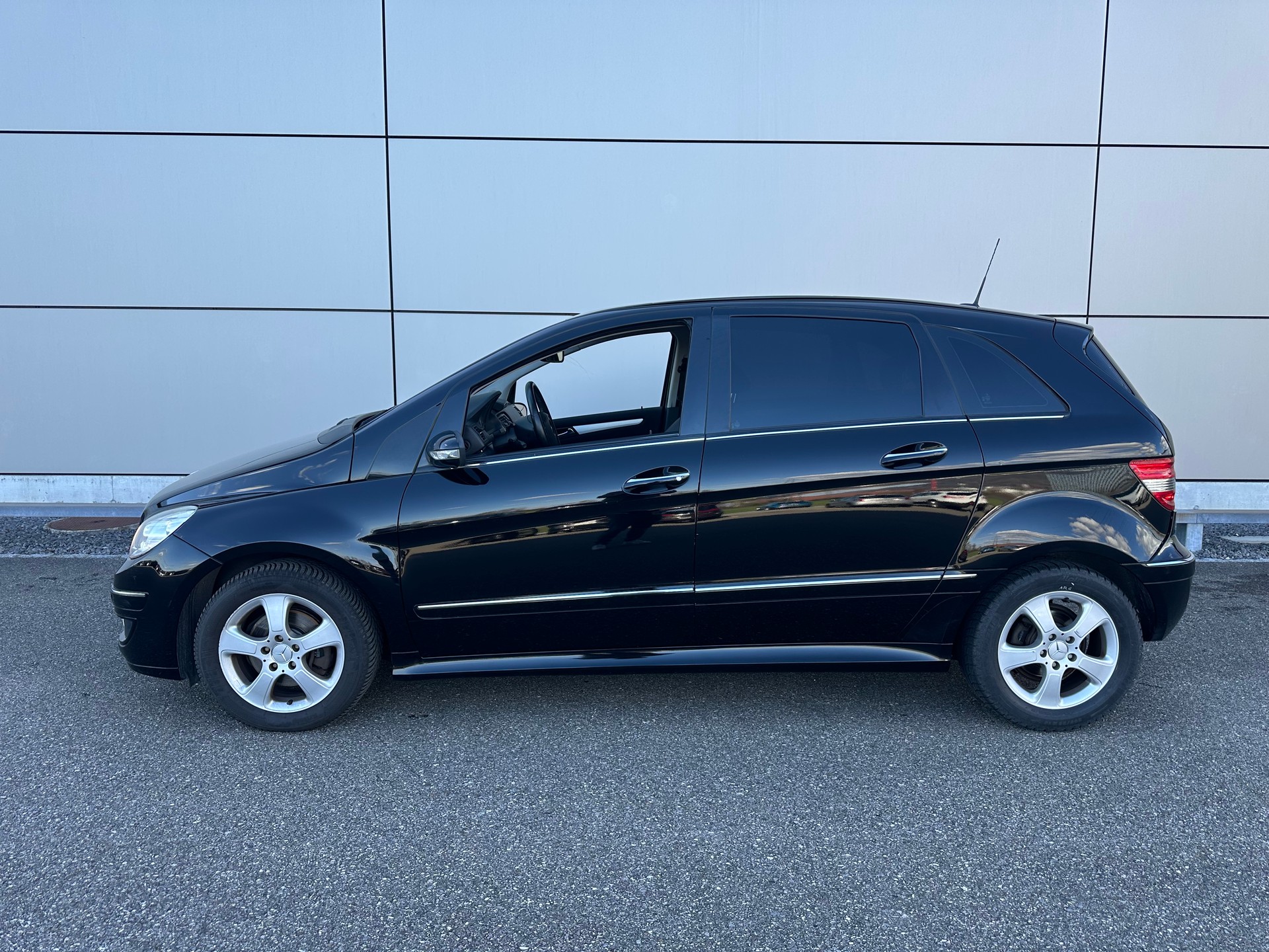 MERCEDES-BENZ B 180 CDI-image-1