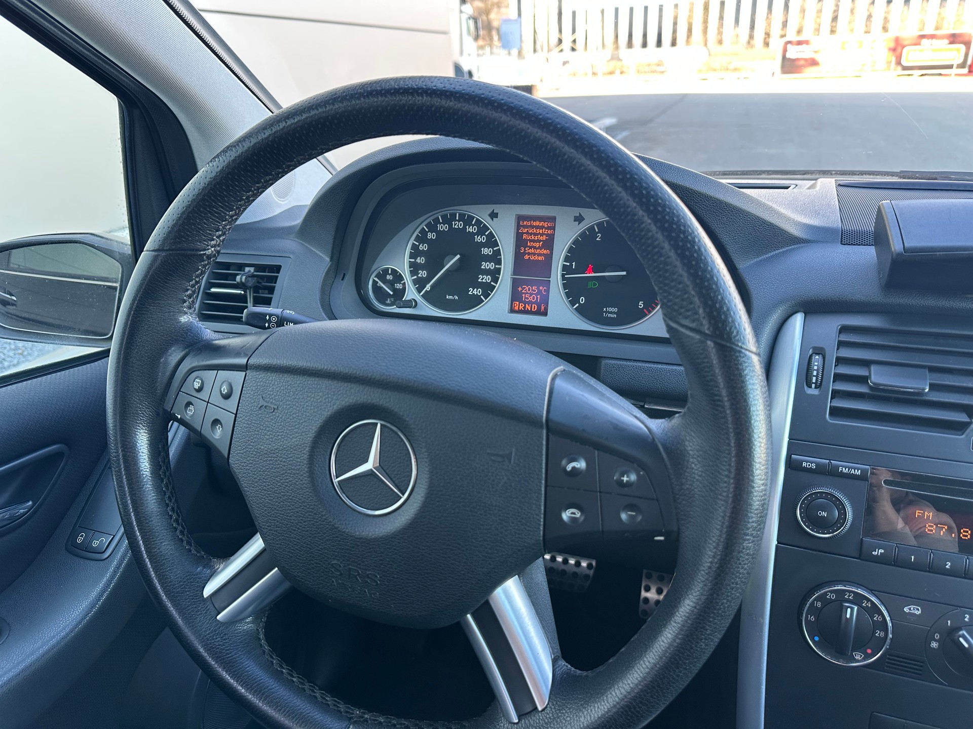 MERCEDES-BENZ B 180 CDI-image-11