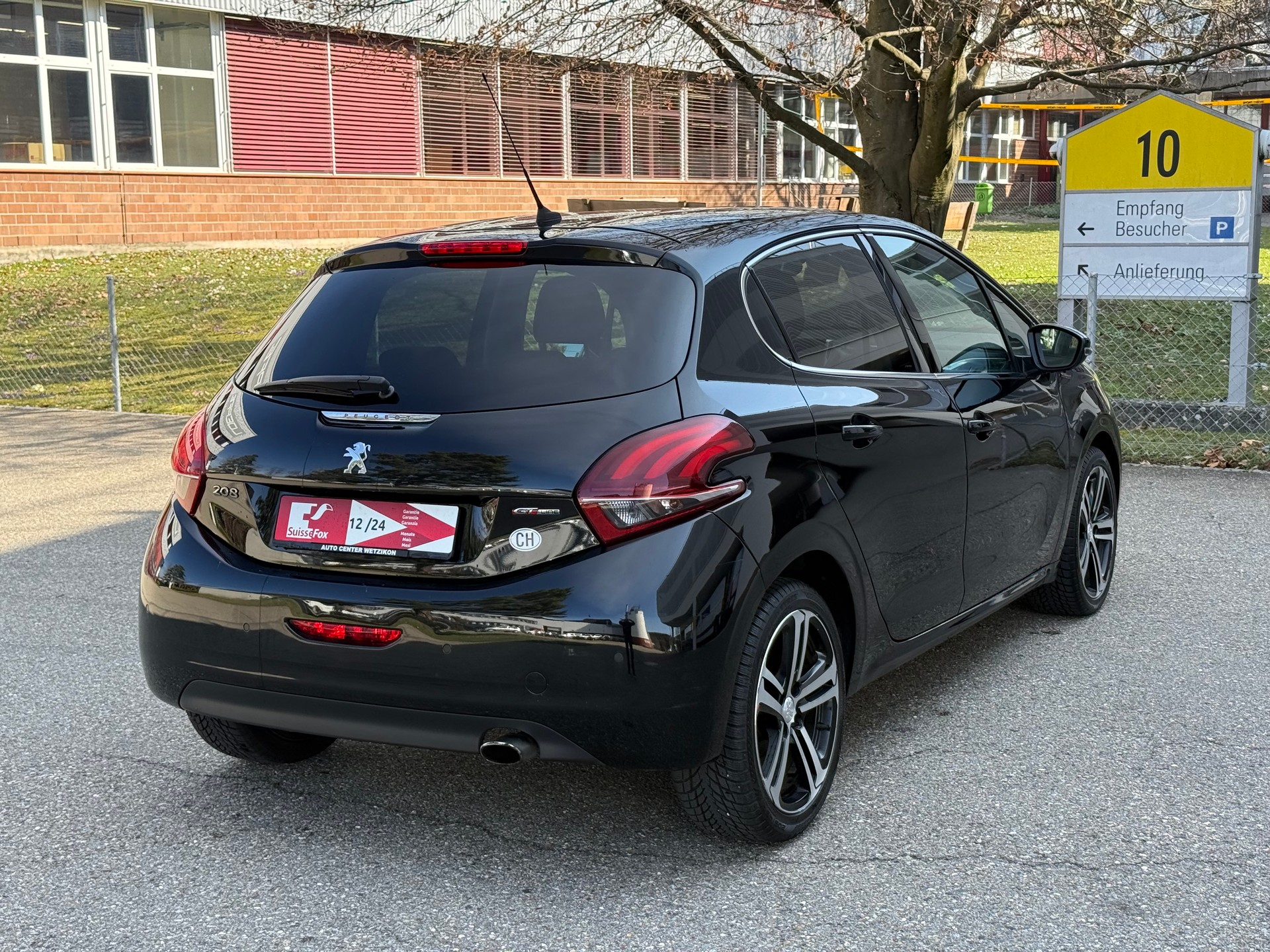 PEUGEOT 208 1.2 PureTech GT Line-image-4