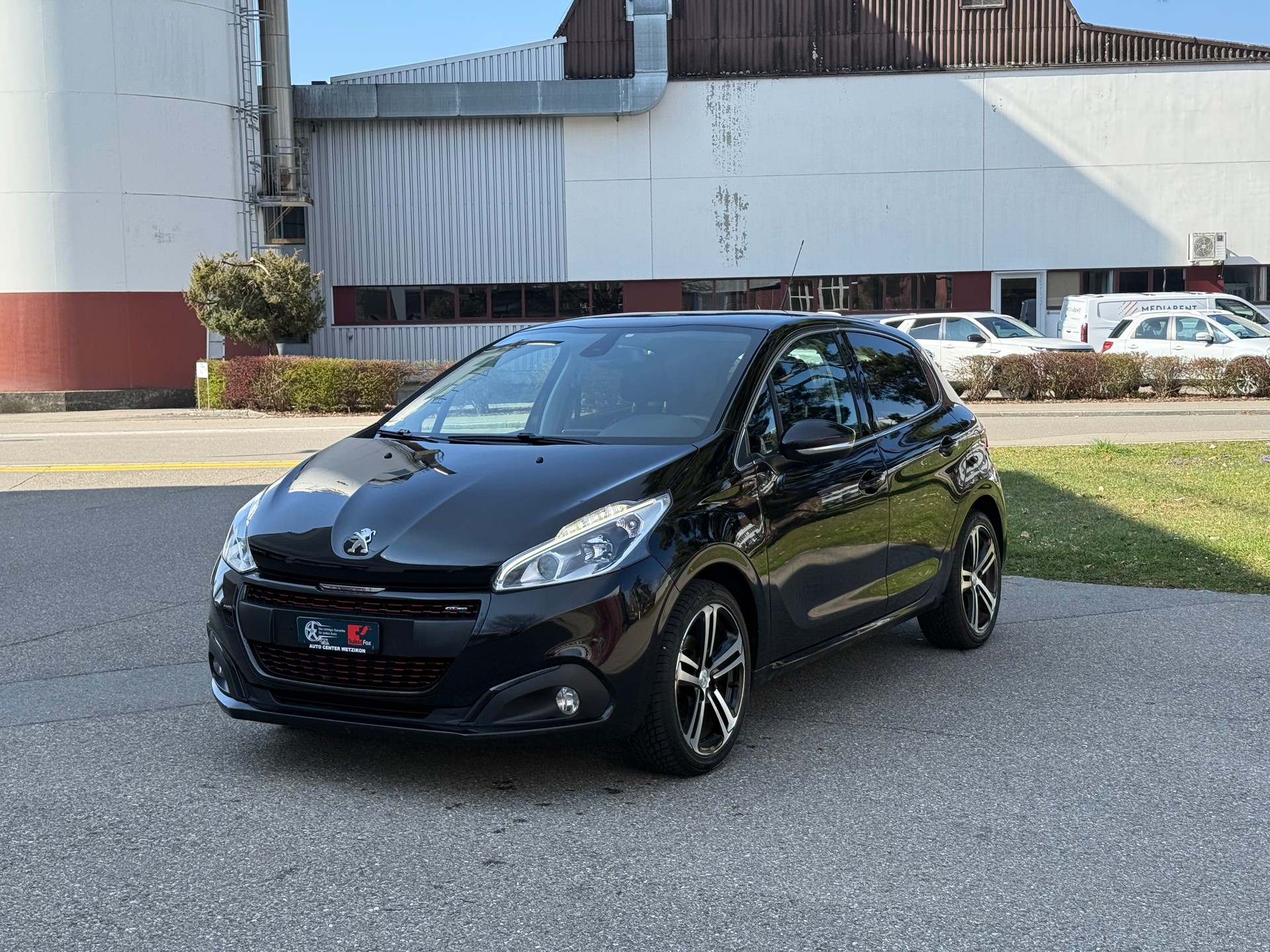 PEUGEOT 208 1.2 PureTech GT Line-image-2