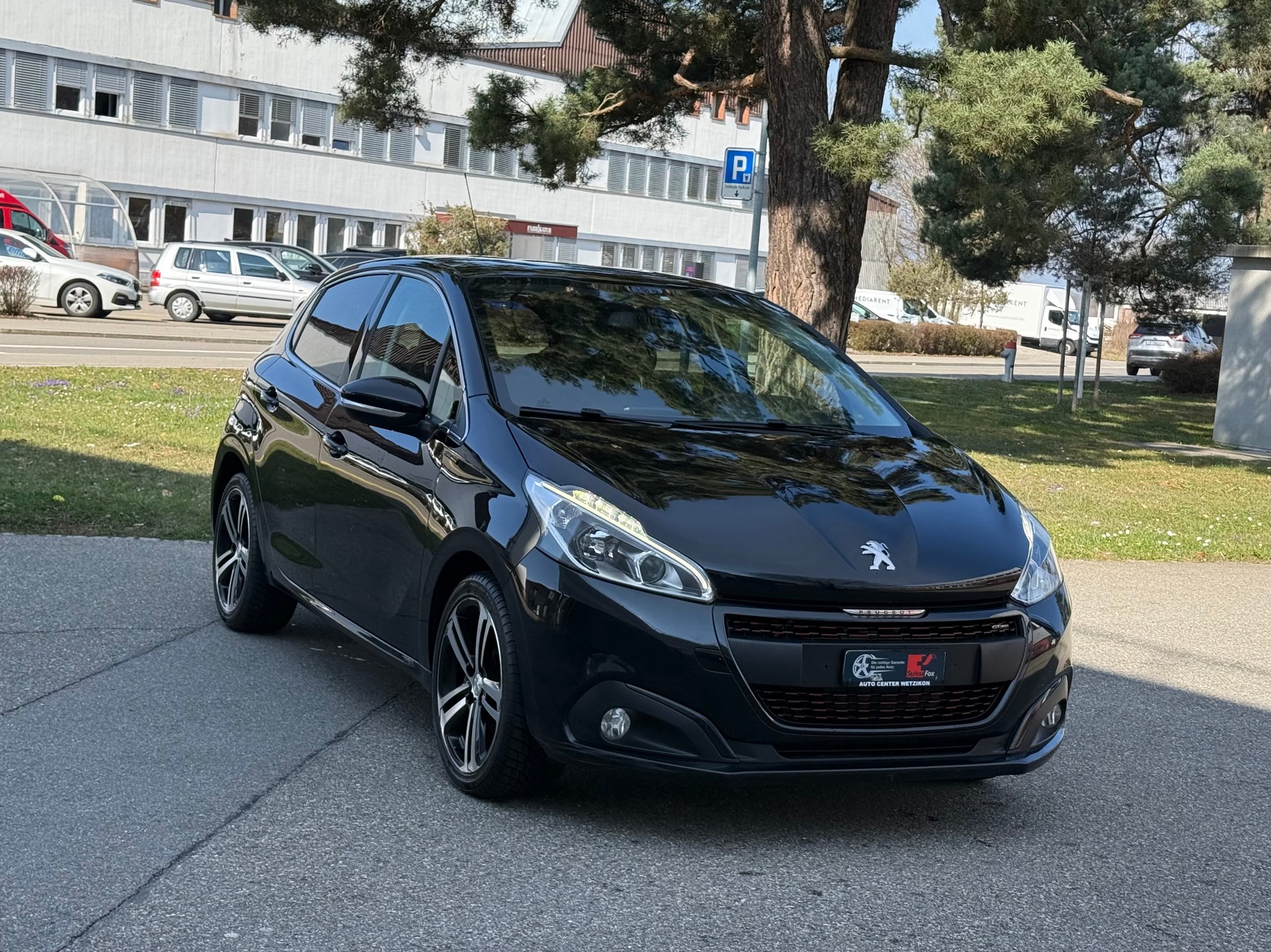 PEUGEOT 208 1.2 PureTech GT Line-image-1