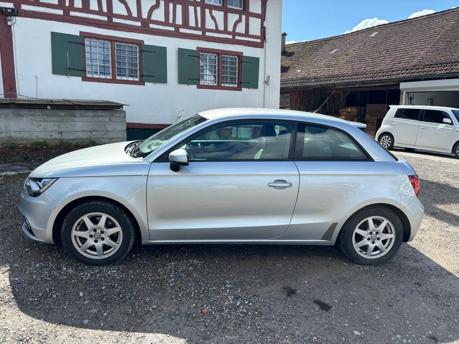 AUDI A1 1.4 TFSI Ambition S-tronic-image-5
