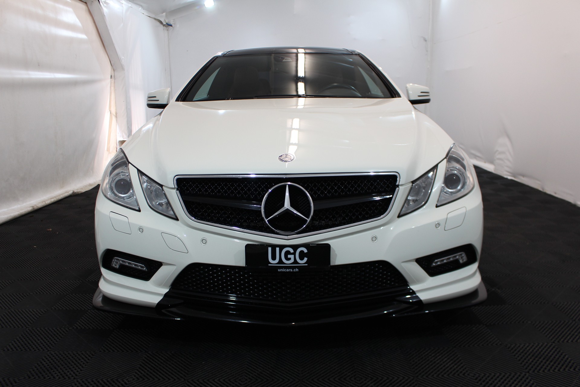 MERCEDES-BENZ E 250 CGI BlueEF Coupé-image-1