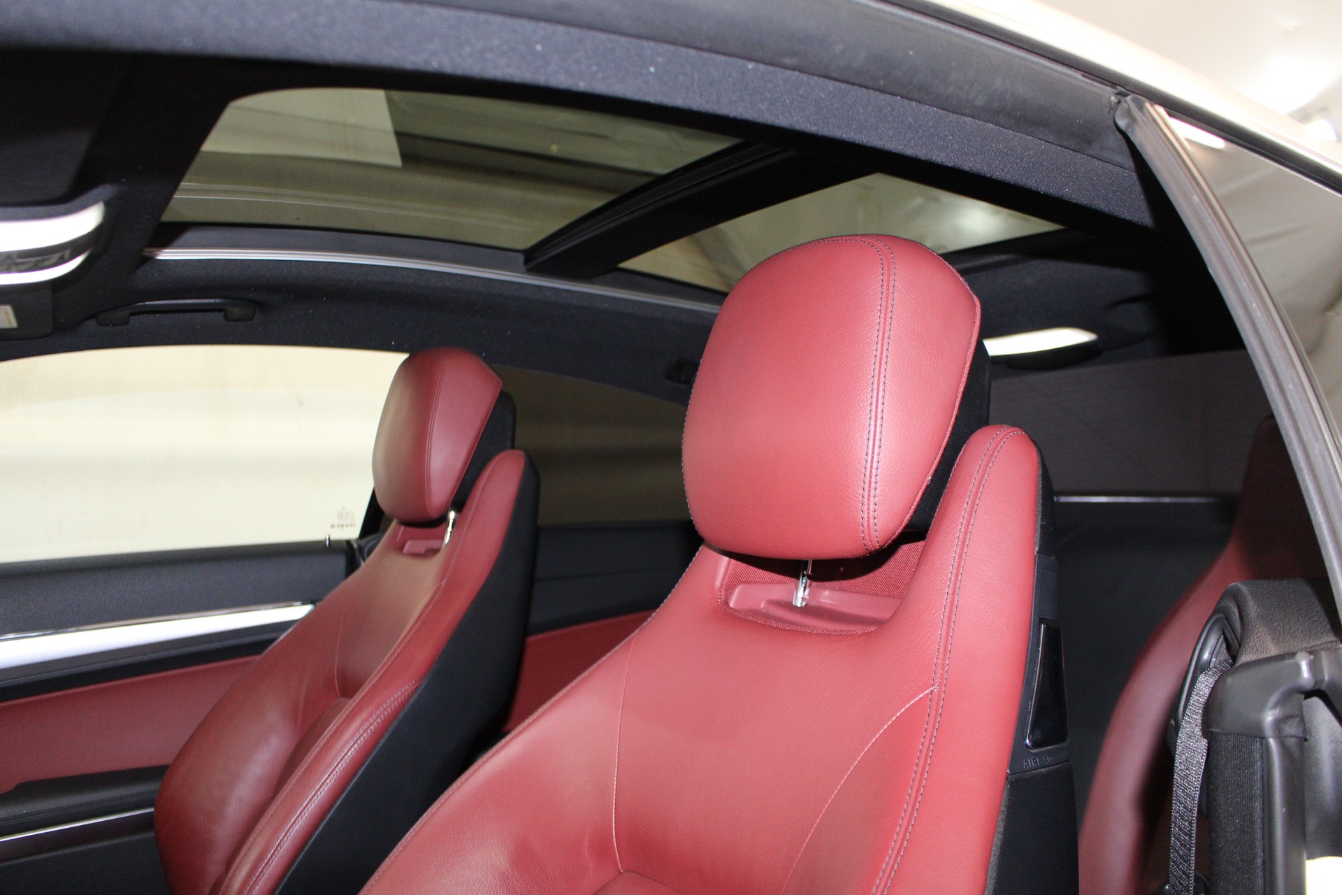 MERCEDES-BENZ E 250 CGI BlueEF Coupé-image-12