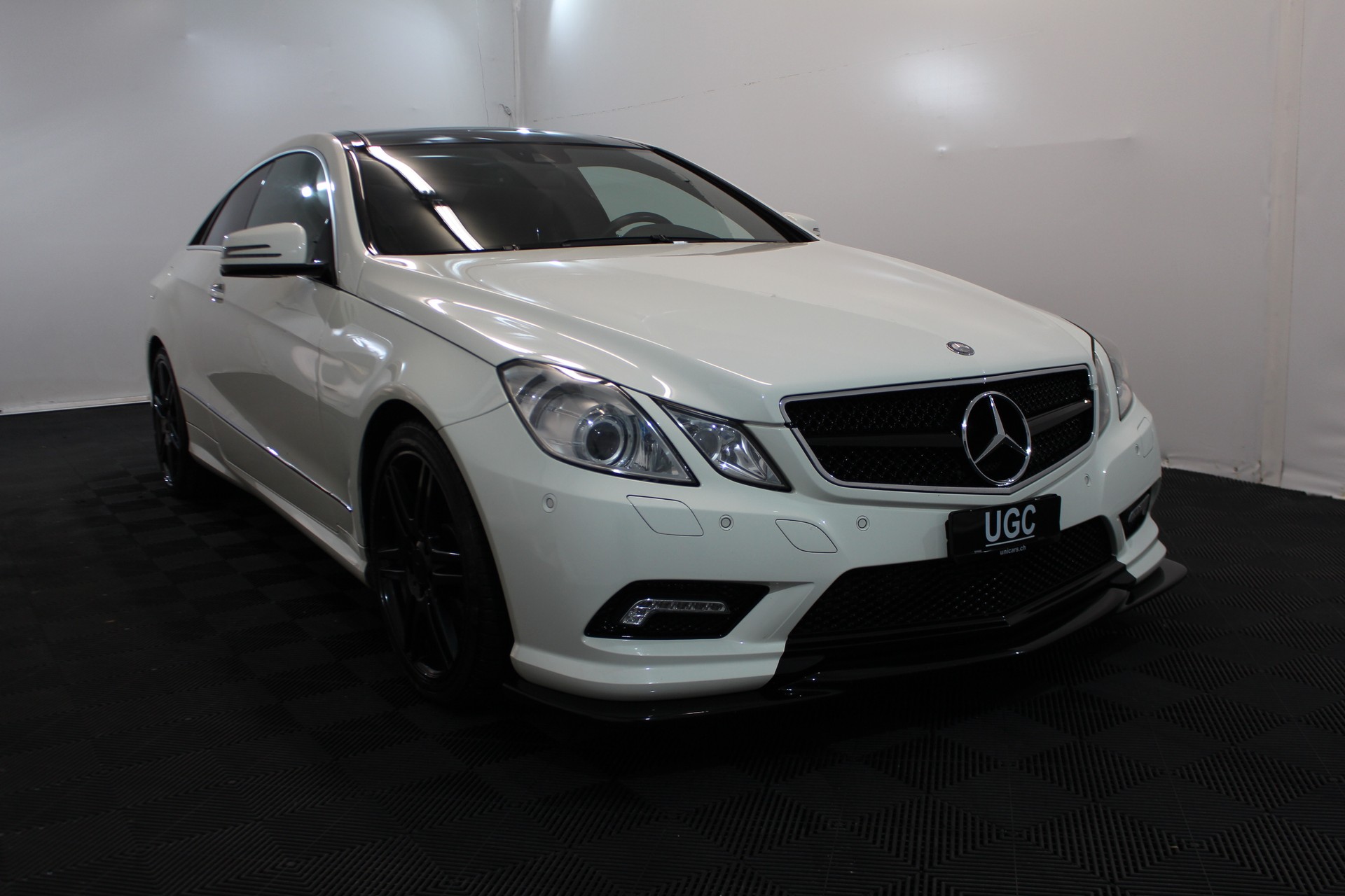 MERCEDES-BENZ E 250 CGI BlueEF Coupé-image-0
