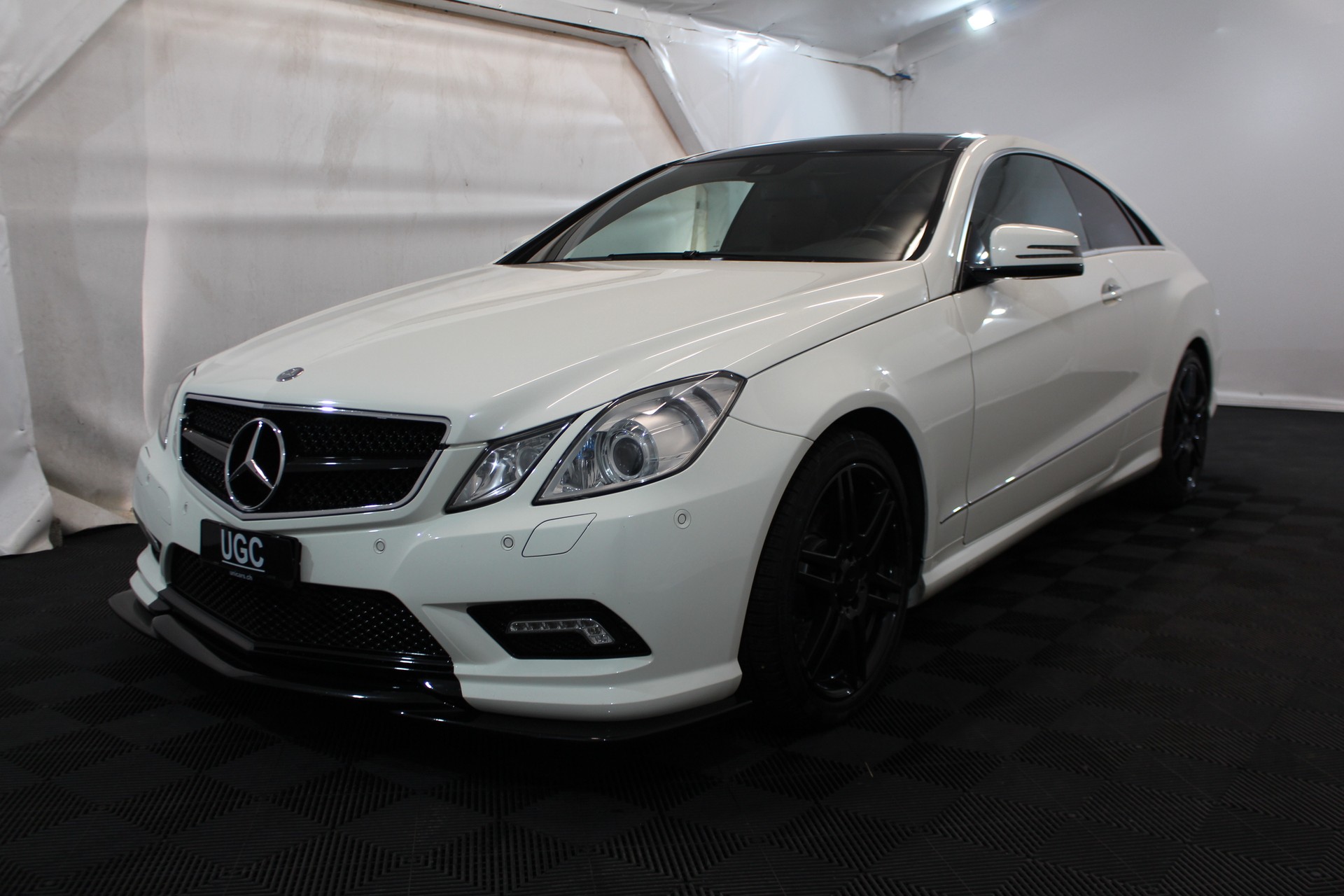 MERCEDES-BENZ E 250 CGI BlueEF Coupé-image-2
