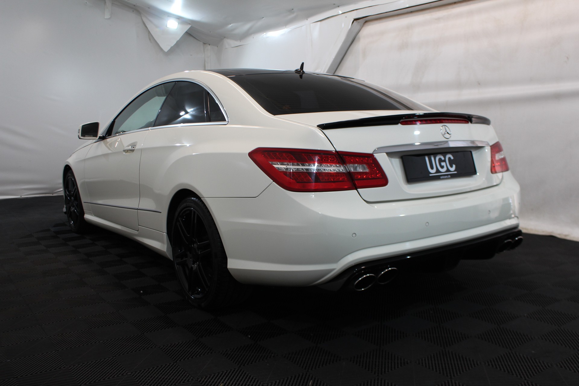 MERCEDES-BENZ E 250 CGI BlueEF Coupé-image-3