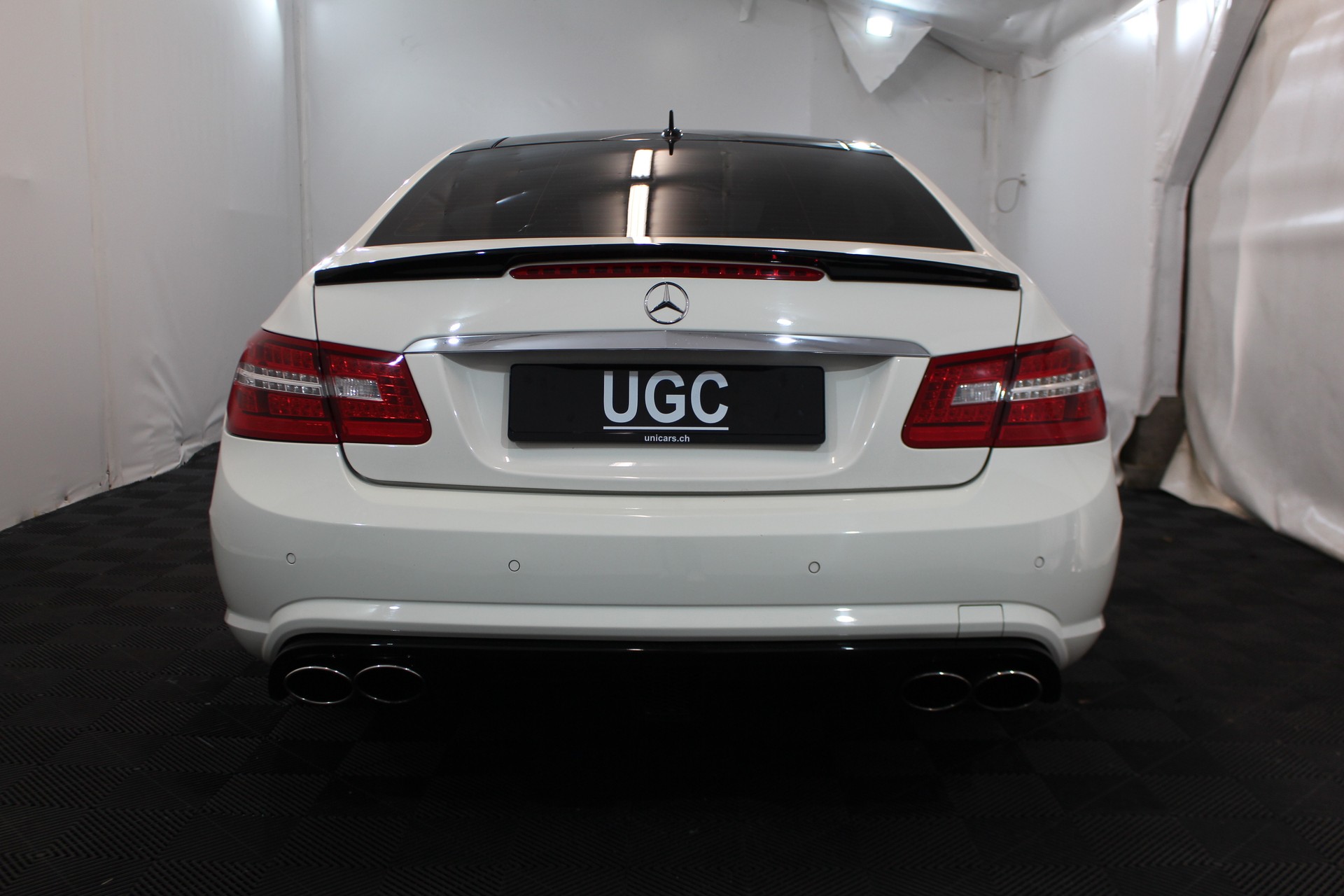 MERCEDES-BENZ E 250 CGI BlueEF Coupé-image-4