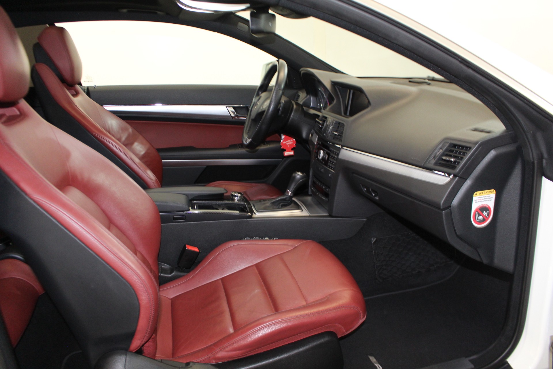 MERCEDES-BENZ E 250 CGI BlueEF Coupé-image-9