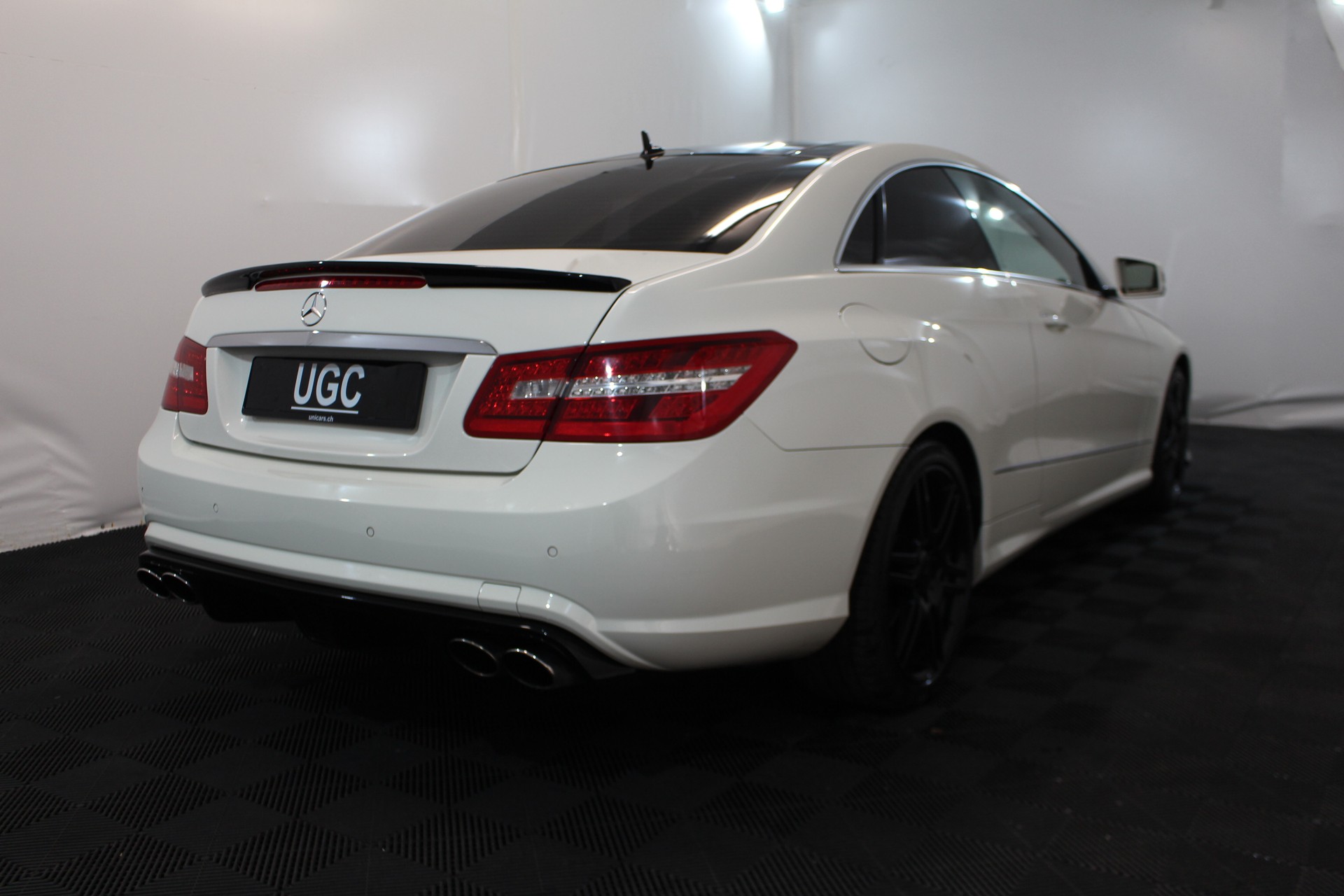 MERCEDES-BENZ E 250 CGI BlueEF Coupé-image-5