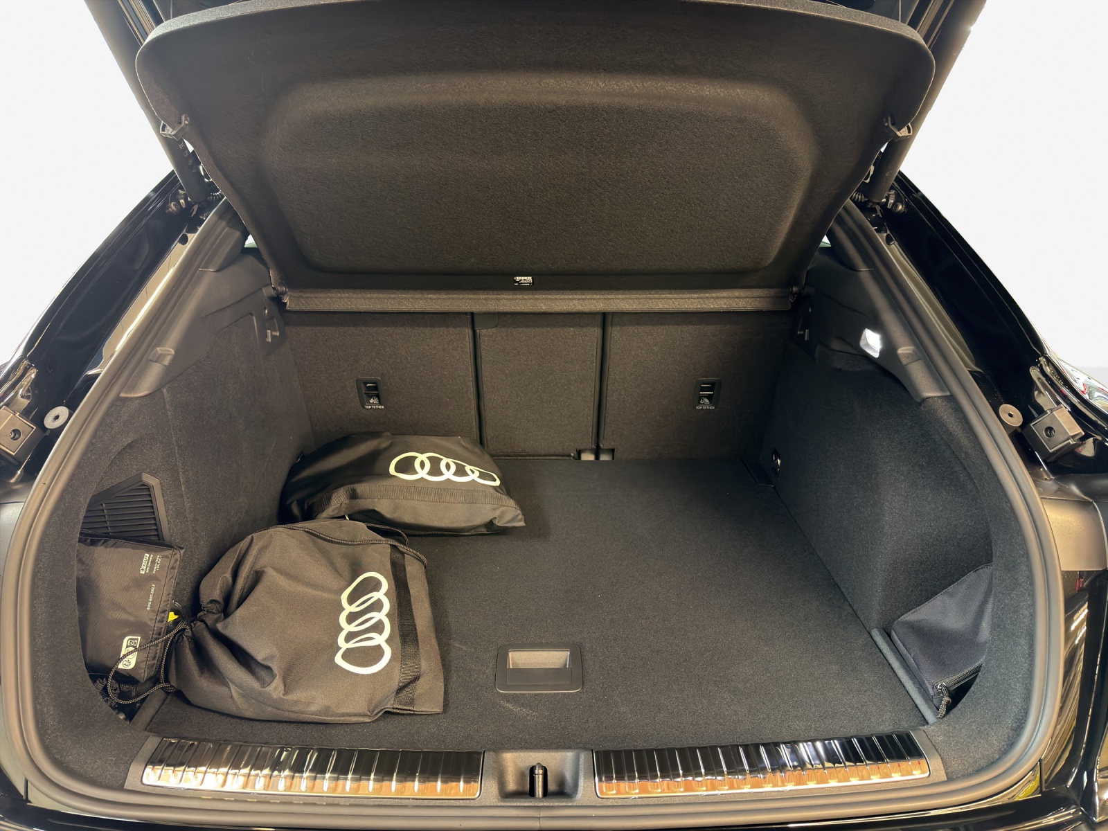 AUDI Q3 Sportback e-hybrid 200 kW S tronig-image-12