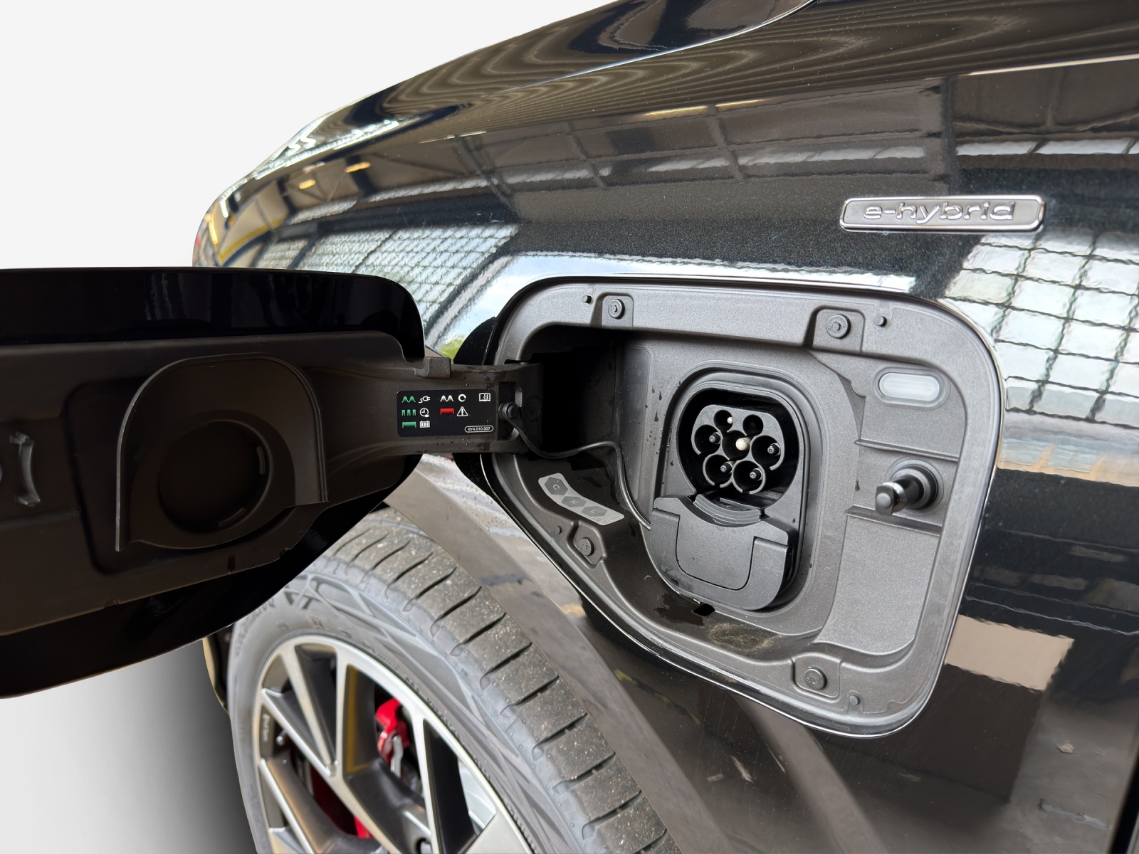AUDI Q3 Sportback e-hybrid 200 kW S tronig-image-13
