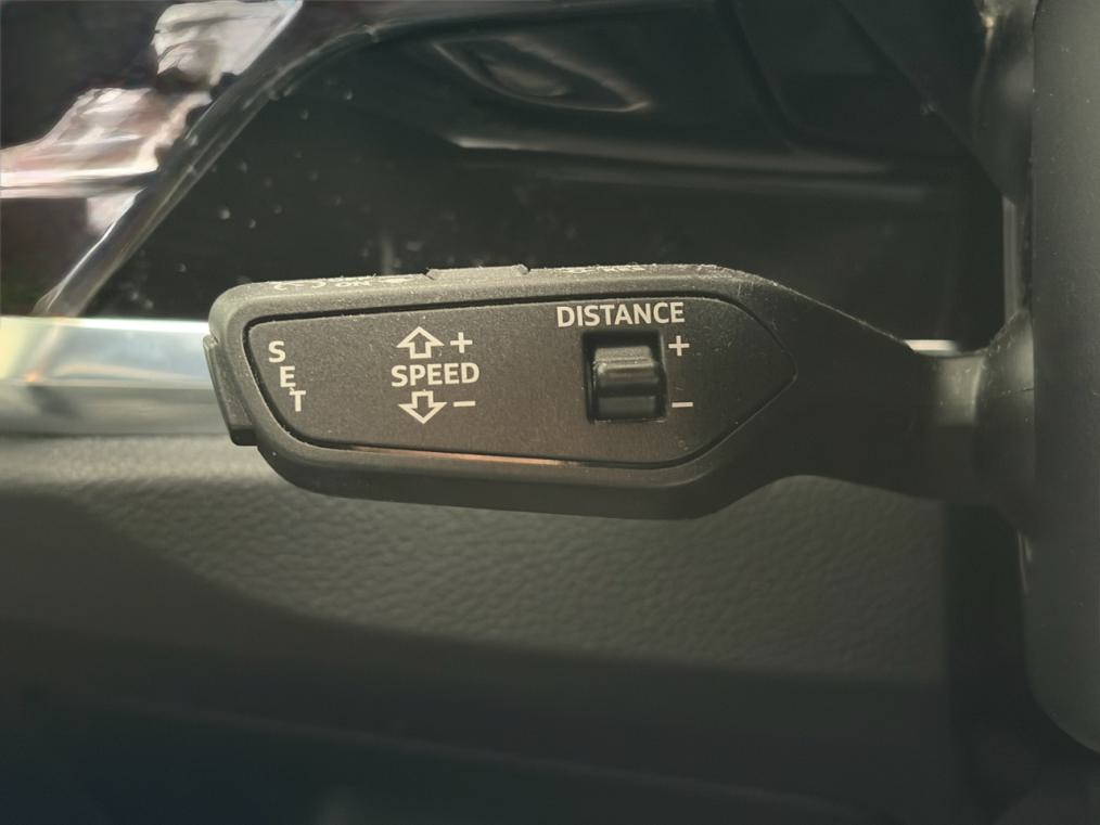 AUDI Q3 35 TFSI S line S-tronic-image-5
