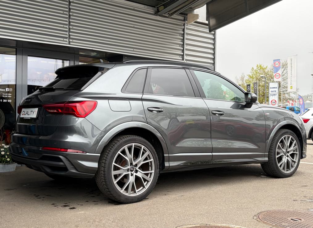 AUDI Q3 35 TFSI S line S-tronic-image-2