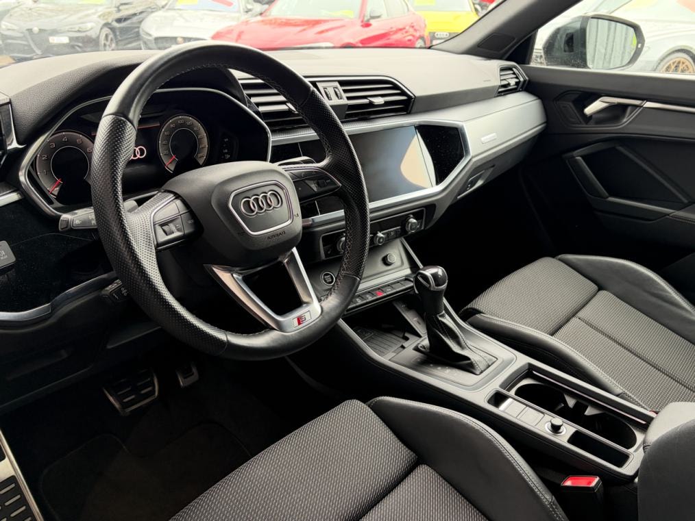 AUDI Q3 35 TFSI S line S-tronic-image-4
