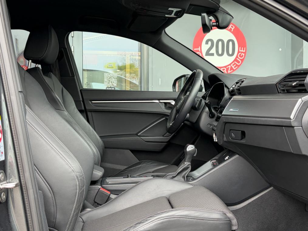 AUDI Q3 35 TFSI S line S-tronic-image-9