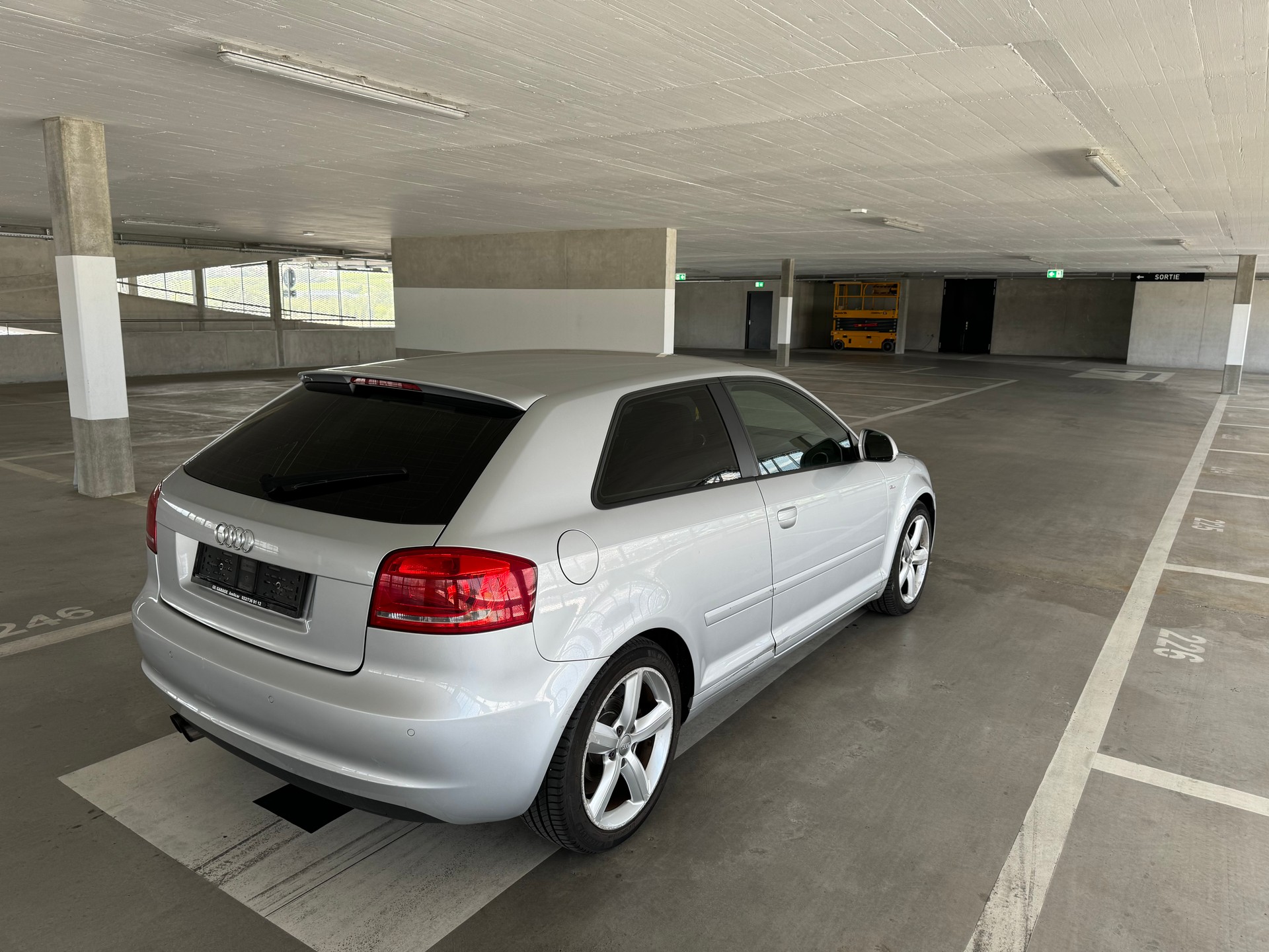 AUDI A3 Sportback 1.8 TFSI Ambition S-tronic S-line-image-5