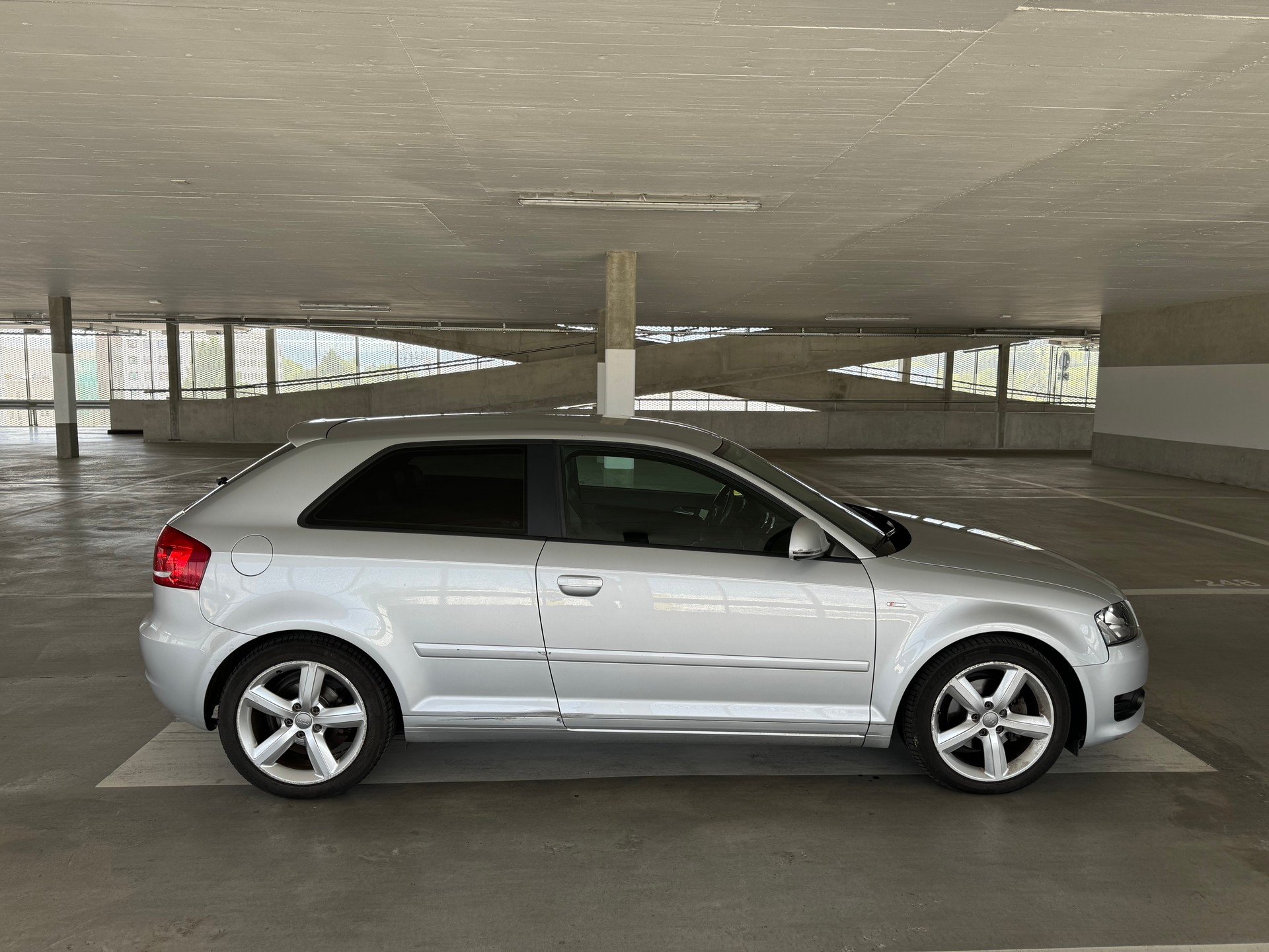 AUDI A3 Sportback 1.8 TFSI Ambition S-tronic S-line-image-4