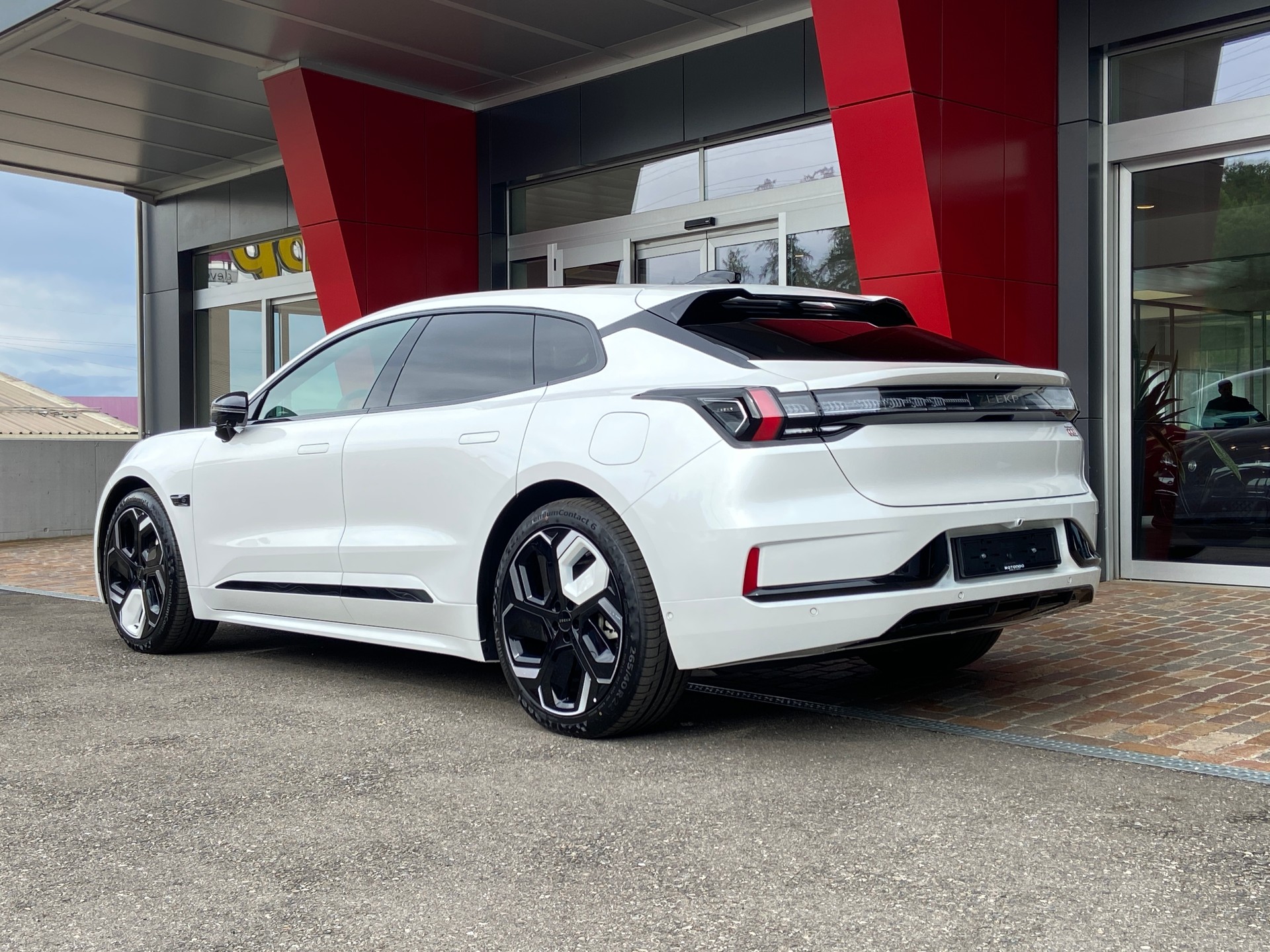 ZEEKR 001 96kWh Performace AWD-image-28