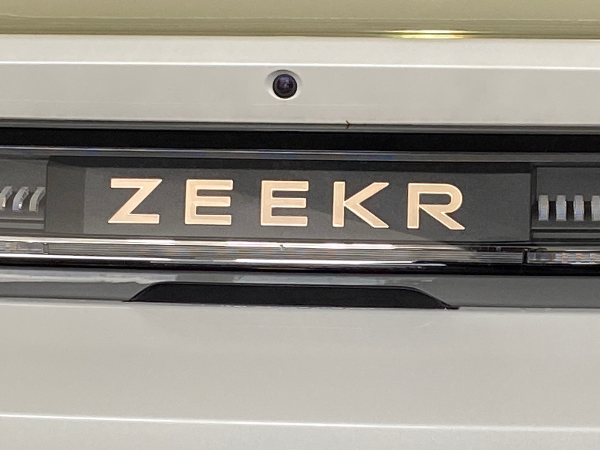 ZEEKR 001 96kWh Performace AWD-showroom-element-3