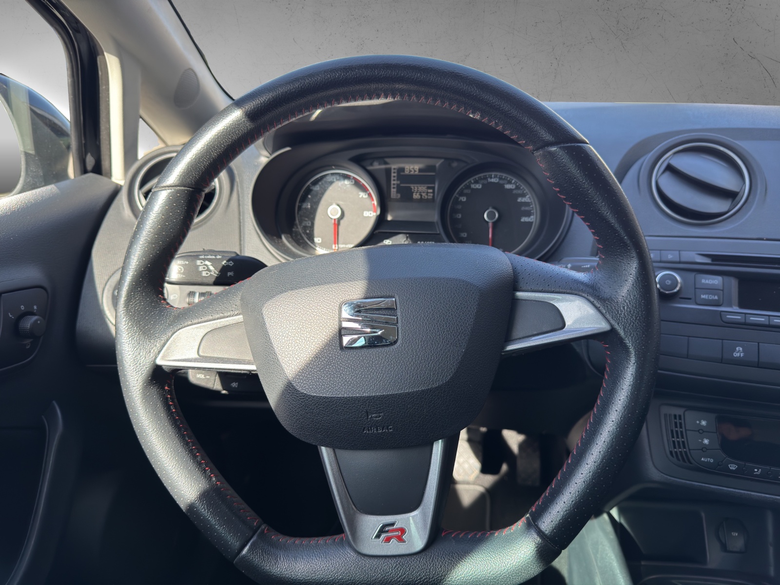 SEAT Ibiza 1.2 TSI FR Stopp-Start-image-11