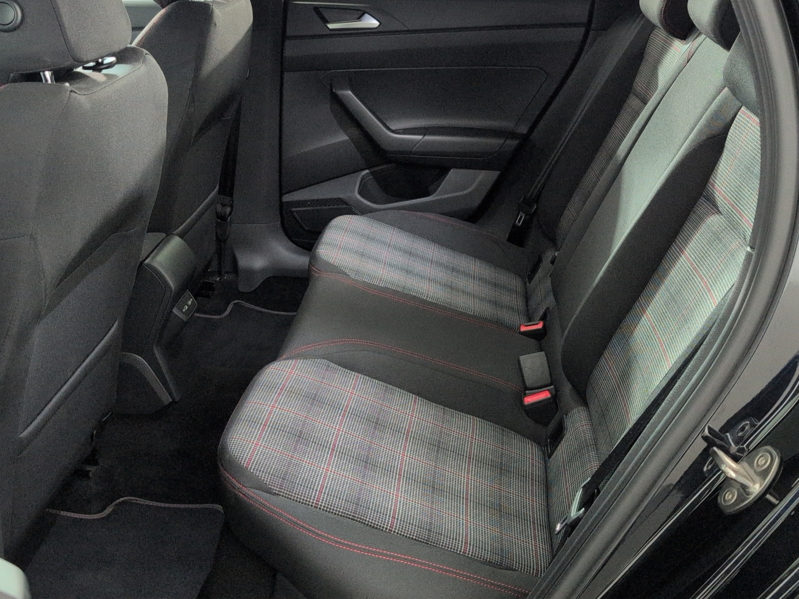 VW Polo 2.0 TSI GTI DSG-image-8