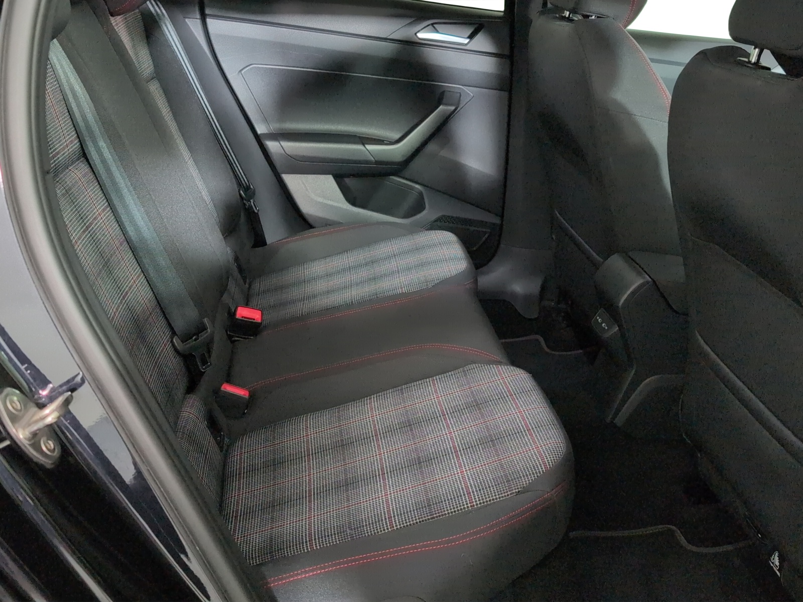 VW Polo 2.0 TSI GTI DSG-image-9
