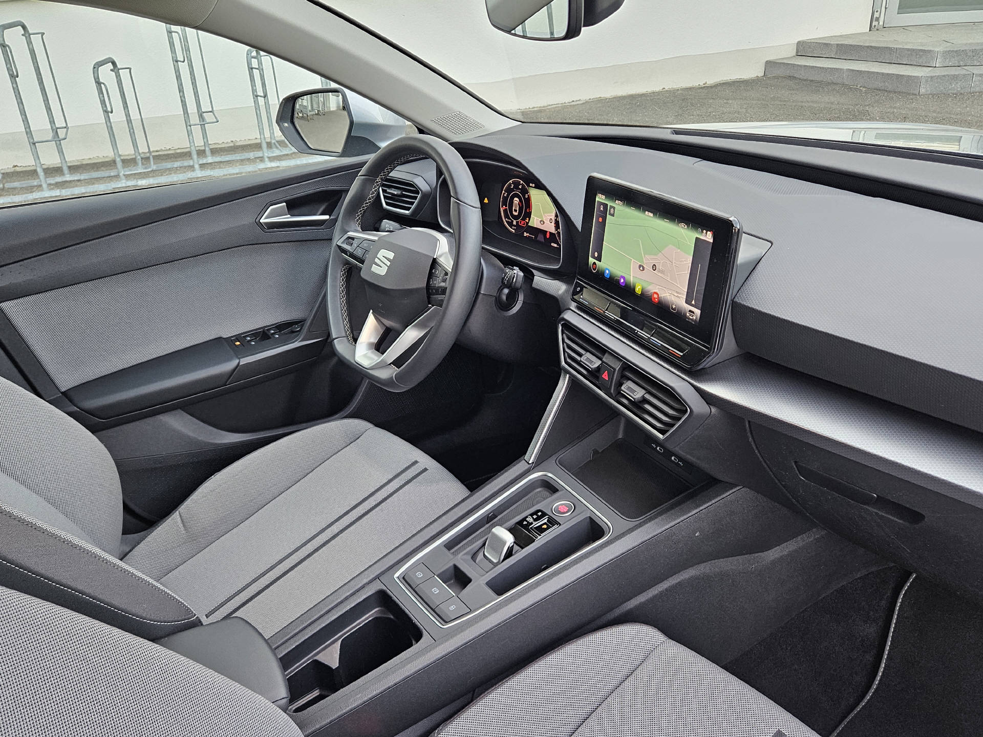 SEAT Leon ST 2.0 TDI Style DSG* Navi * Abstandsregeltempomat ACC *-image-16